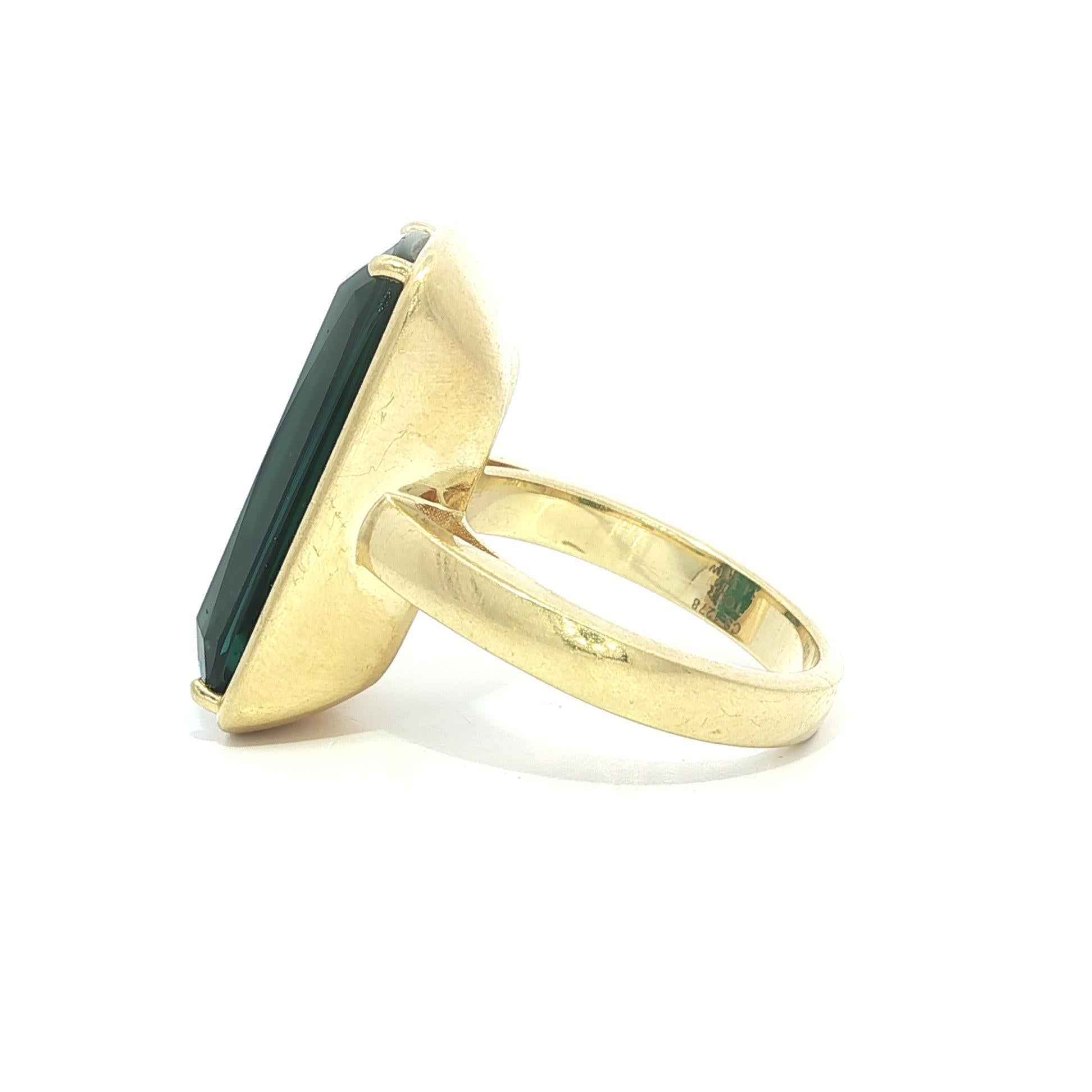 Bague solitaire en or jaune 18k GIA 14.37ct Blue Green Long Cushion Tourmaline en vente 1