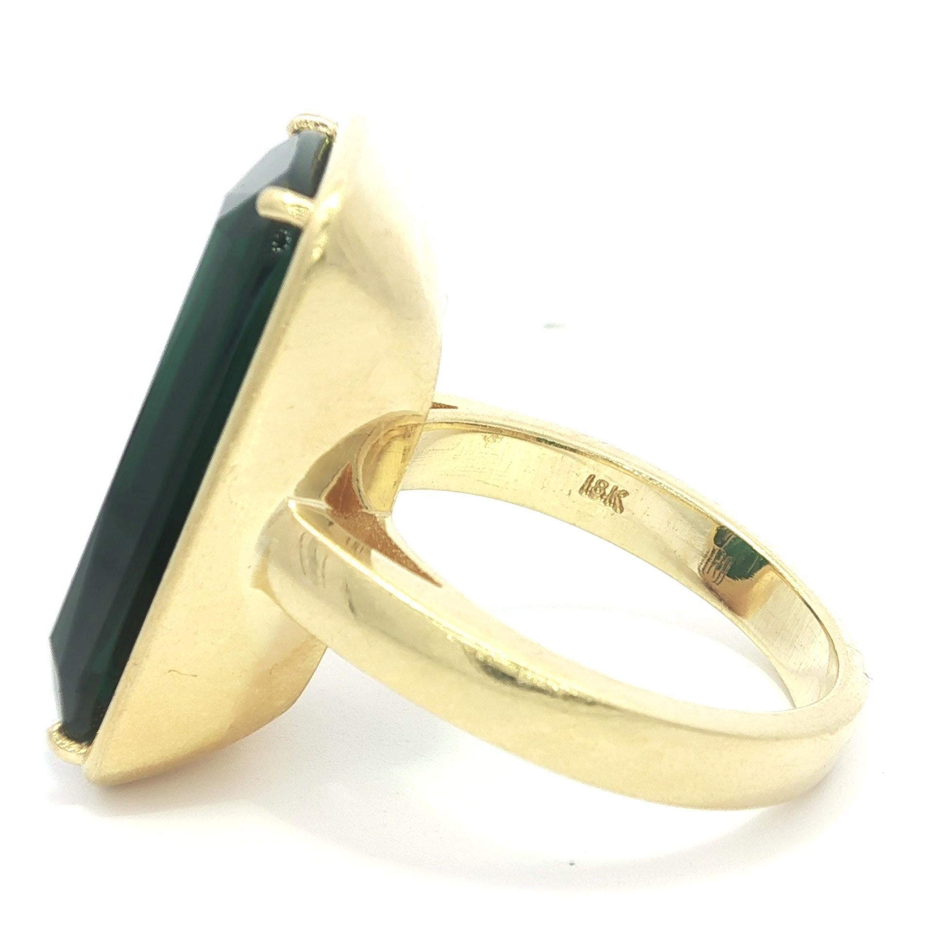 Bague solitaire en or jaune 18k GIA 14.37ct Blue Green Long Cushion Tourmaline en vente 3