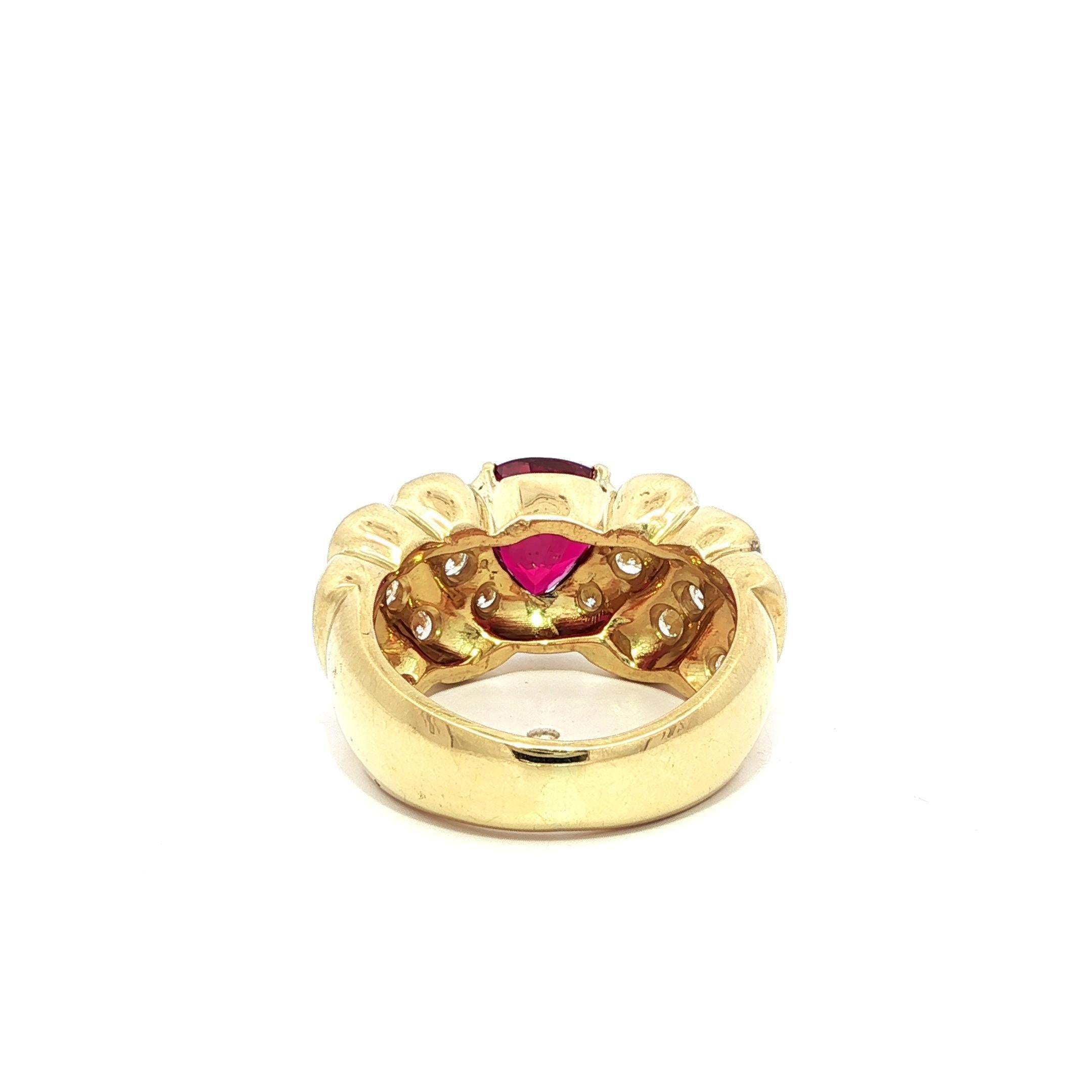 18k Gelbgold GIA 2.55ctw Birne keine Hitze roter Rubin Diamant breiter Bandring (Brillantschliff) im Angebot