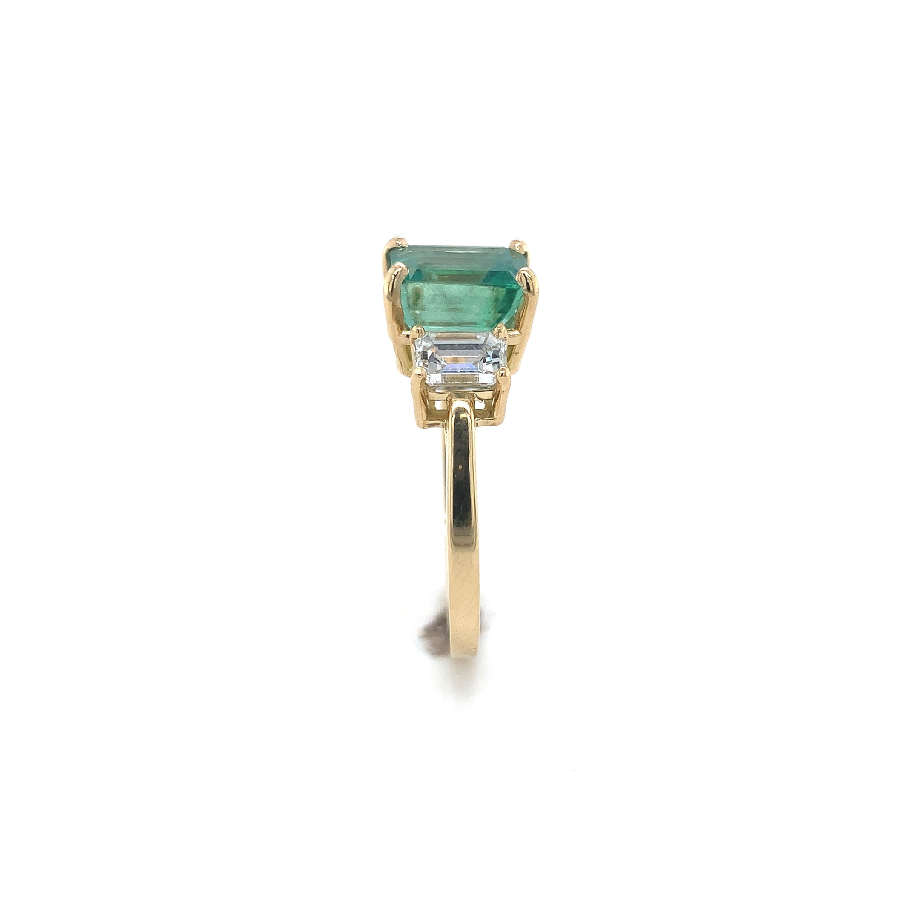 18K Yellow Gold GIA 2.86 carat Emerald and 1.02 carat Diamond Ring In New Condition For Sale In Big Bend, WI