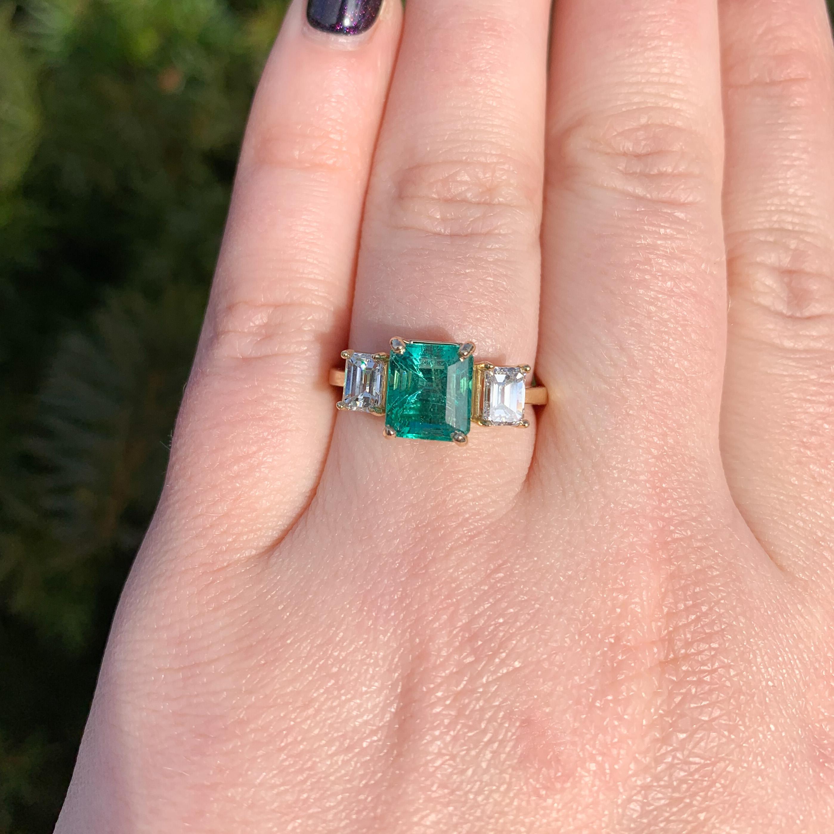 18K Yellow Gold GIA 2.86 carat Emerald and 1.02 carat Diamond Ring For Sale 2