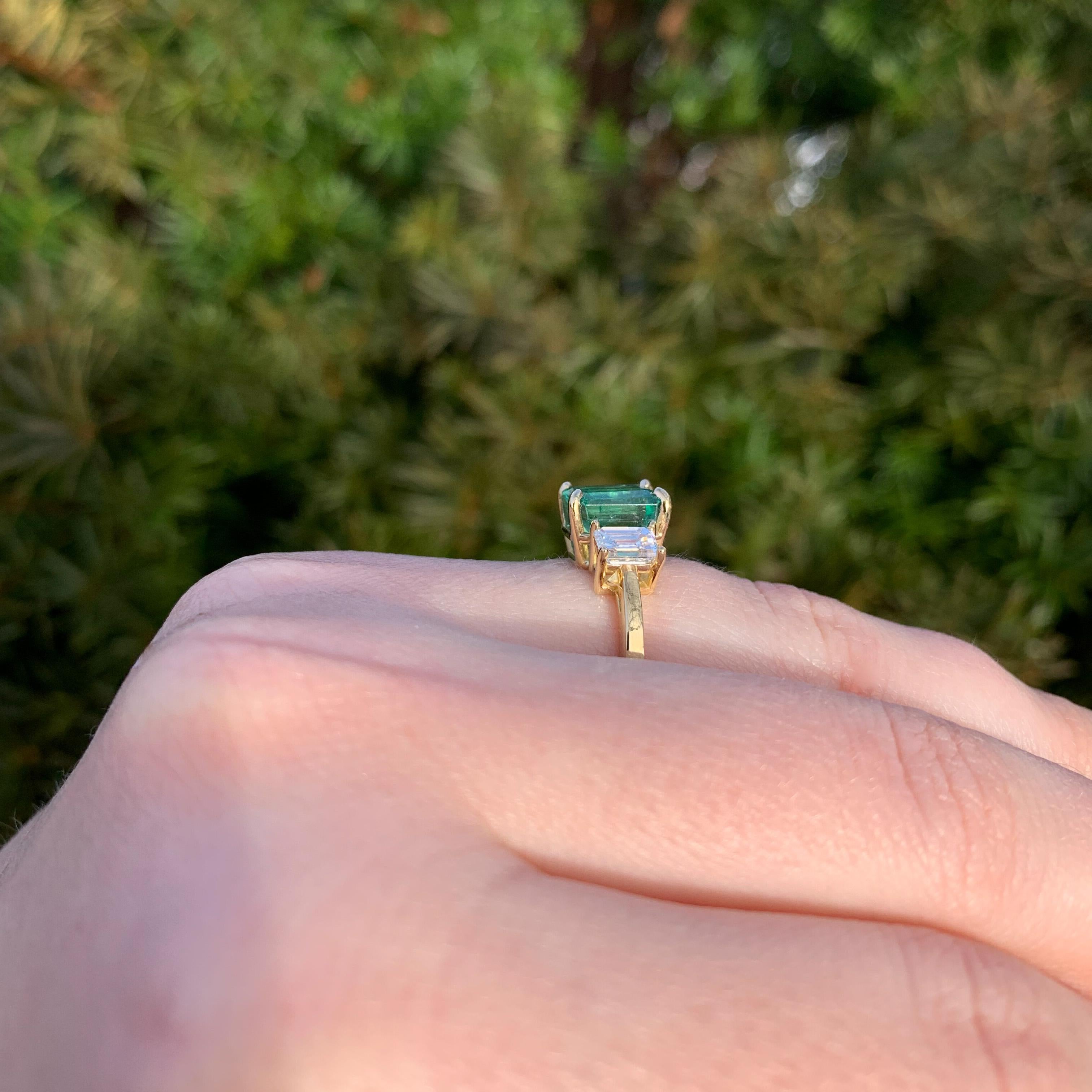 18K Yellow Gold GIA 2.86 carat Emerald and 1.02 carat Diamond Ring For Sale 3