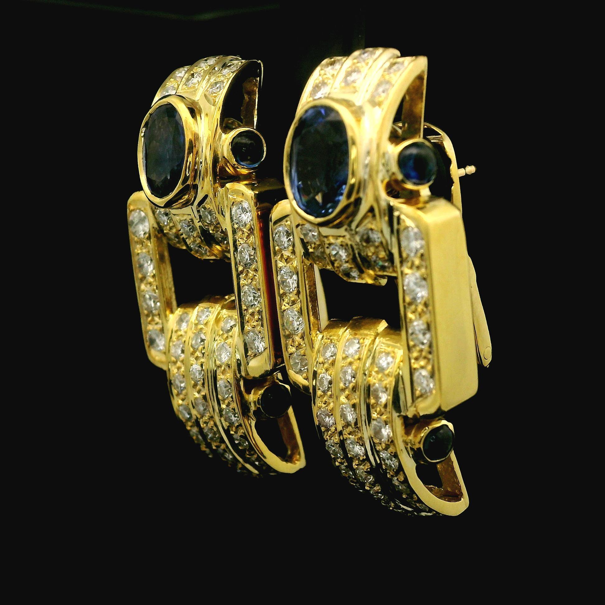 Taille ovale Boucles d'oreilles Omega en or jaune 18k GIA 4.50ctw saphir ovale et diamant en vente
