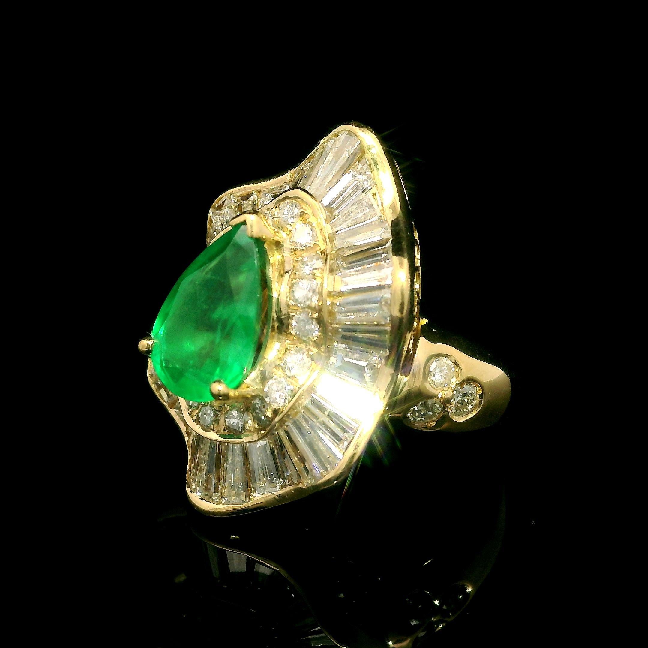 18k Yellow Gold GIA 5.05ctw Pear Cut Emerald & Diamond Wavy Ballerina Ring In Excellent Condition For Sale In Montclair, NJ