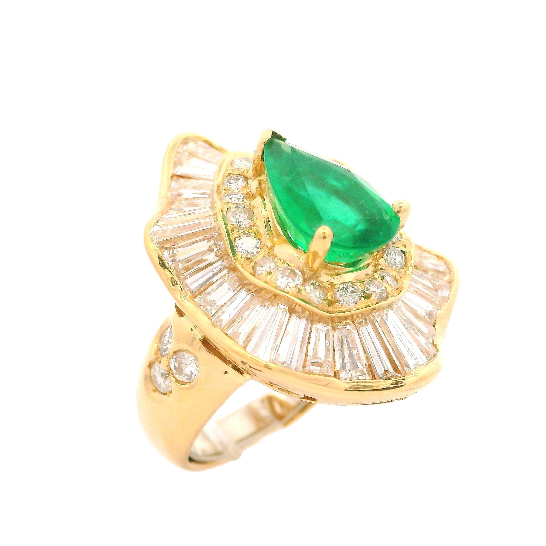 18k Yellow Gold GIA 5.05ctw Pear Cut Emerald & Diamond Wavy Ballerina Ring For Sale 2