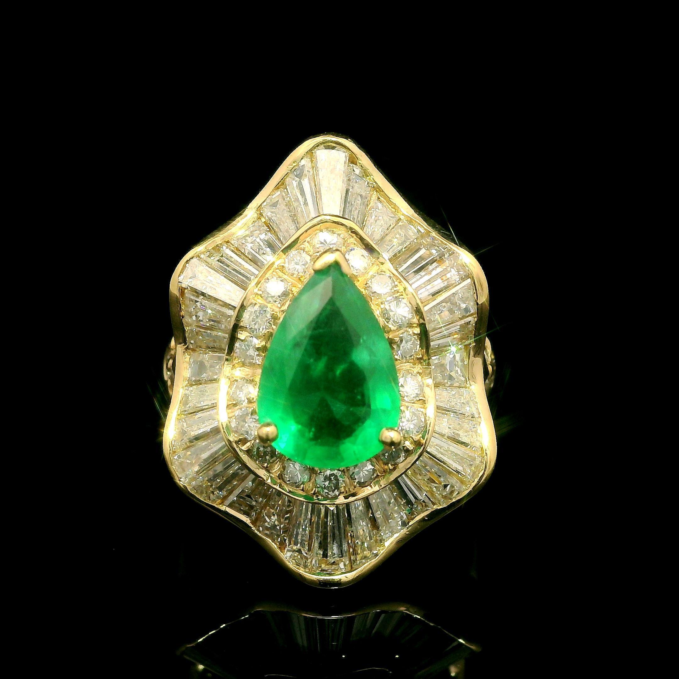 18k Yellow Gold GIA 5.05ctw Pear Cut Emerald & Diamond Wavy Ballerina Ring For Sale 3