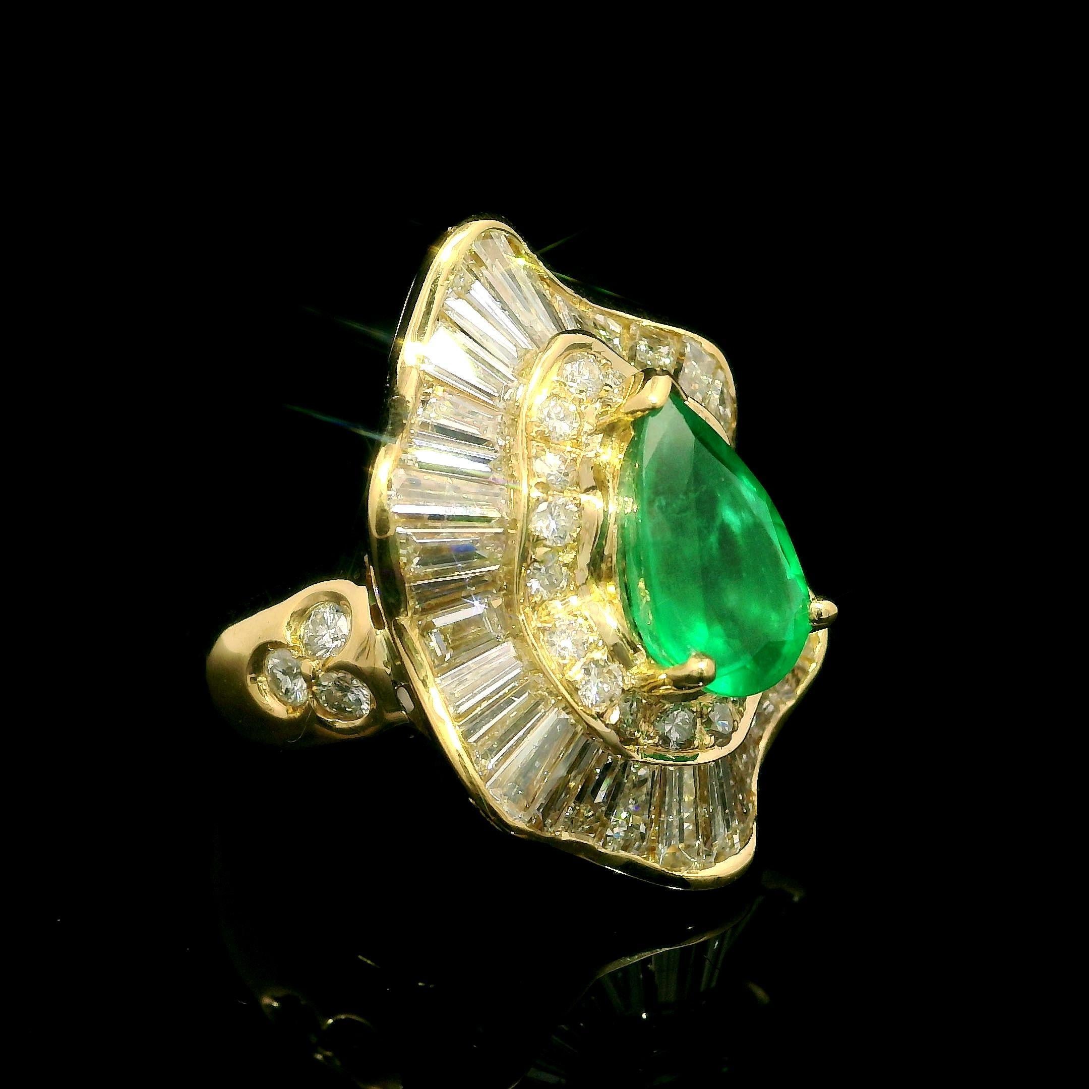 18k Yellow Gold GIA 5.05ctw Pear Cut Emerald & Diamond Wavy Ballerina Ring For Sale 4