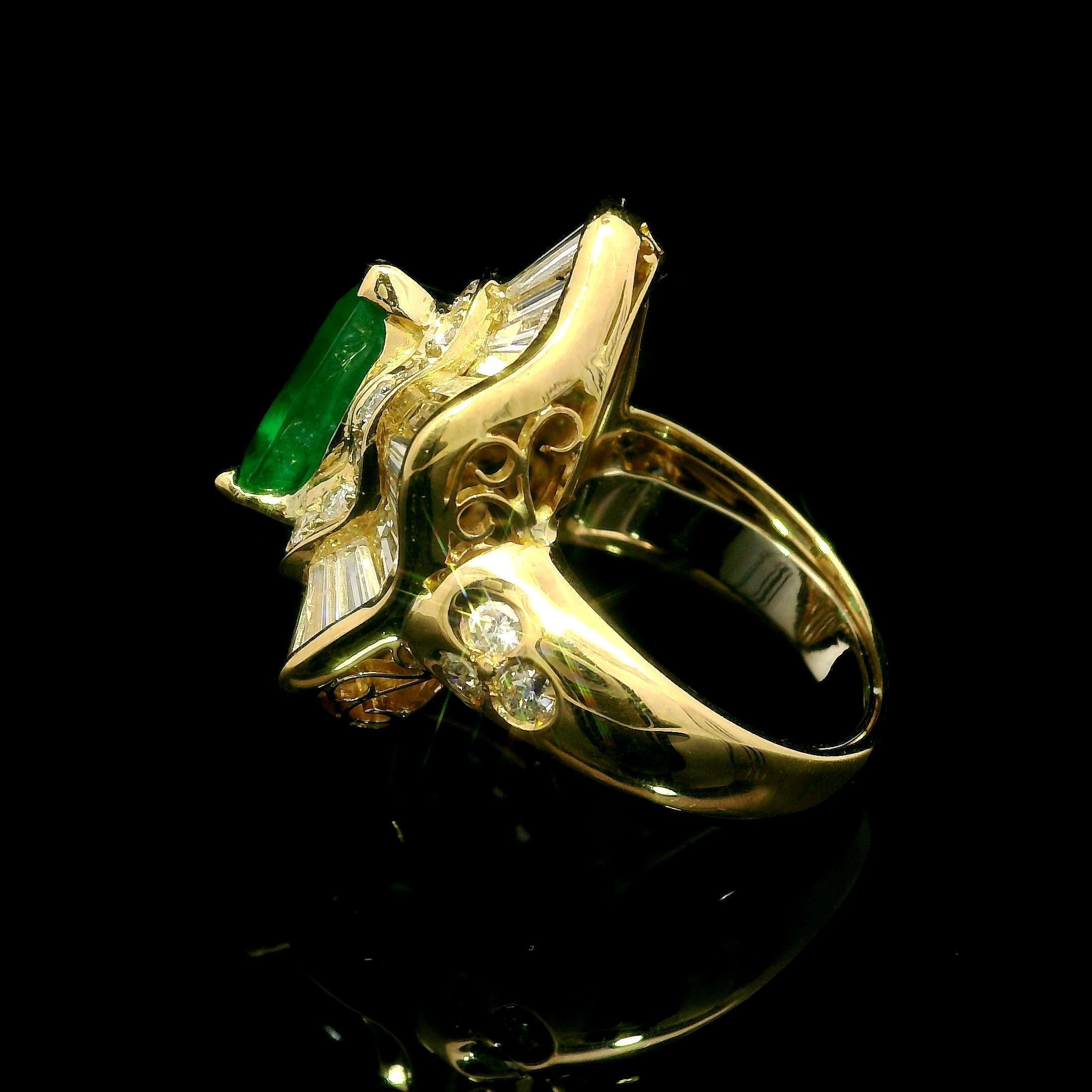 18k Yellow Gold GIA 5.05ctw Pear Cut Emerald & Diamond Wavy Ballerina Ring For Sale 5