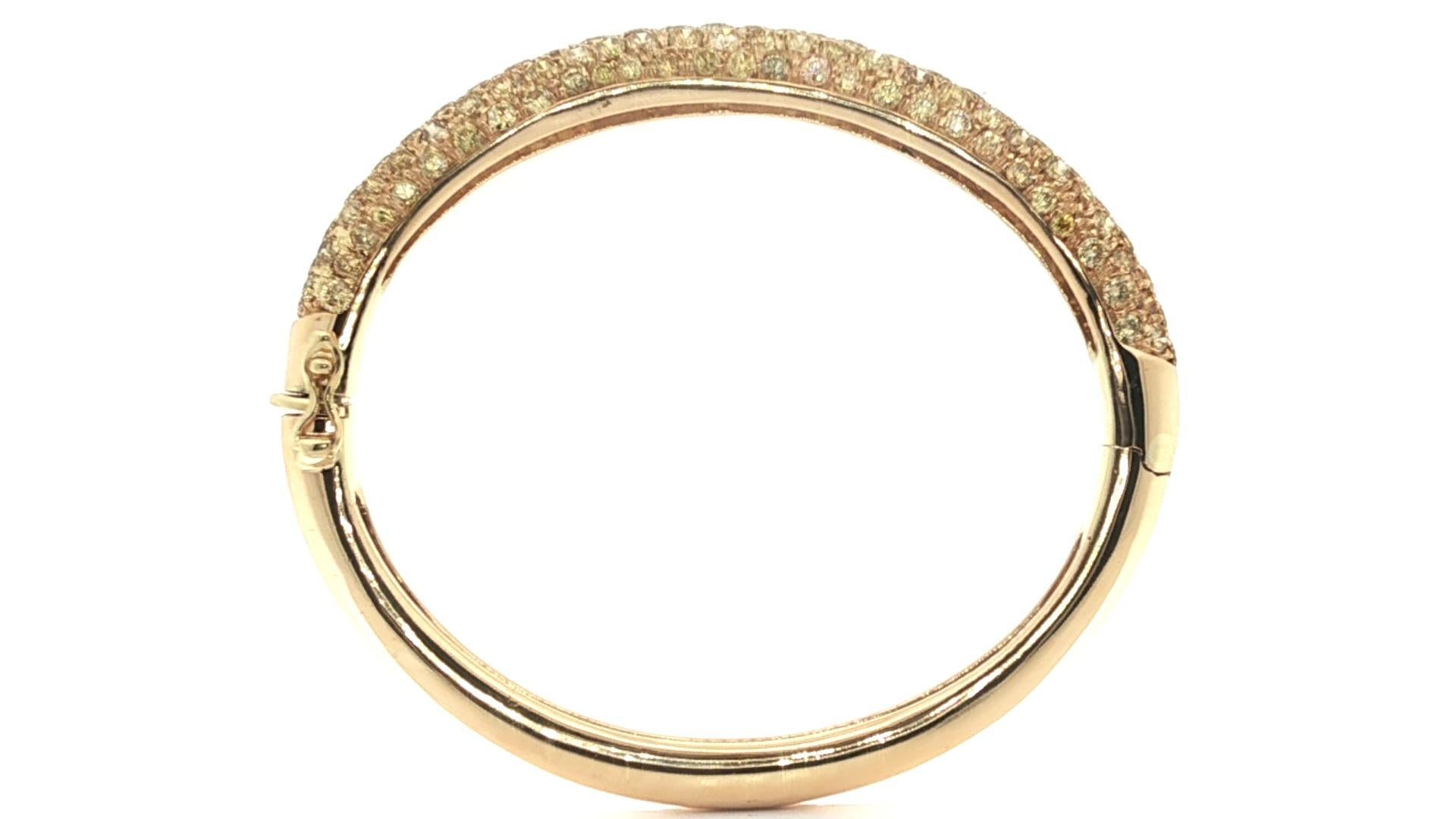 18k Yellow Gold GIA 7.20ctw Round Pave Fancy Yellow Diamond Hinged Open Bangle in vendita 1