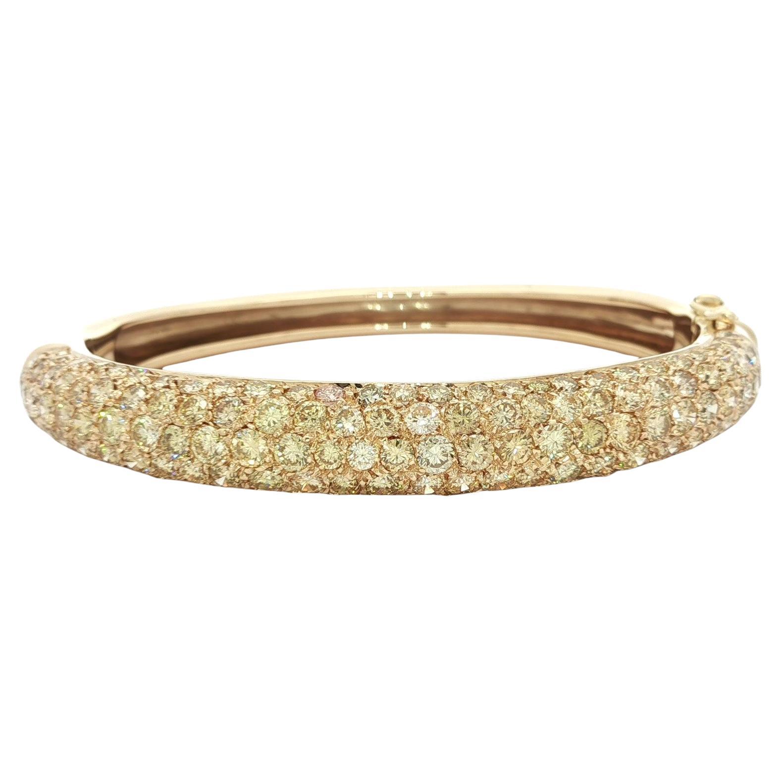 18k Yellow Gold GIA 7.20ctw Round Pave Fancy Yellow Diamond Hinged Open Bangle in vendita