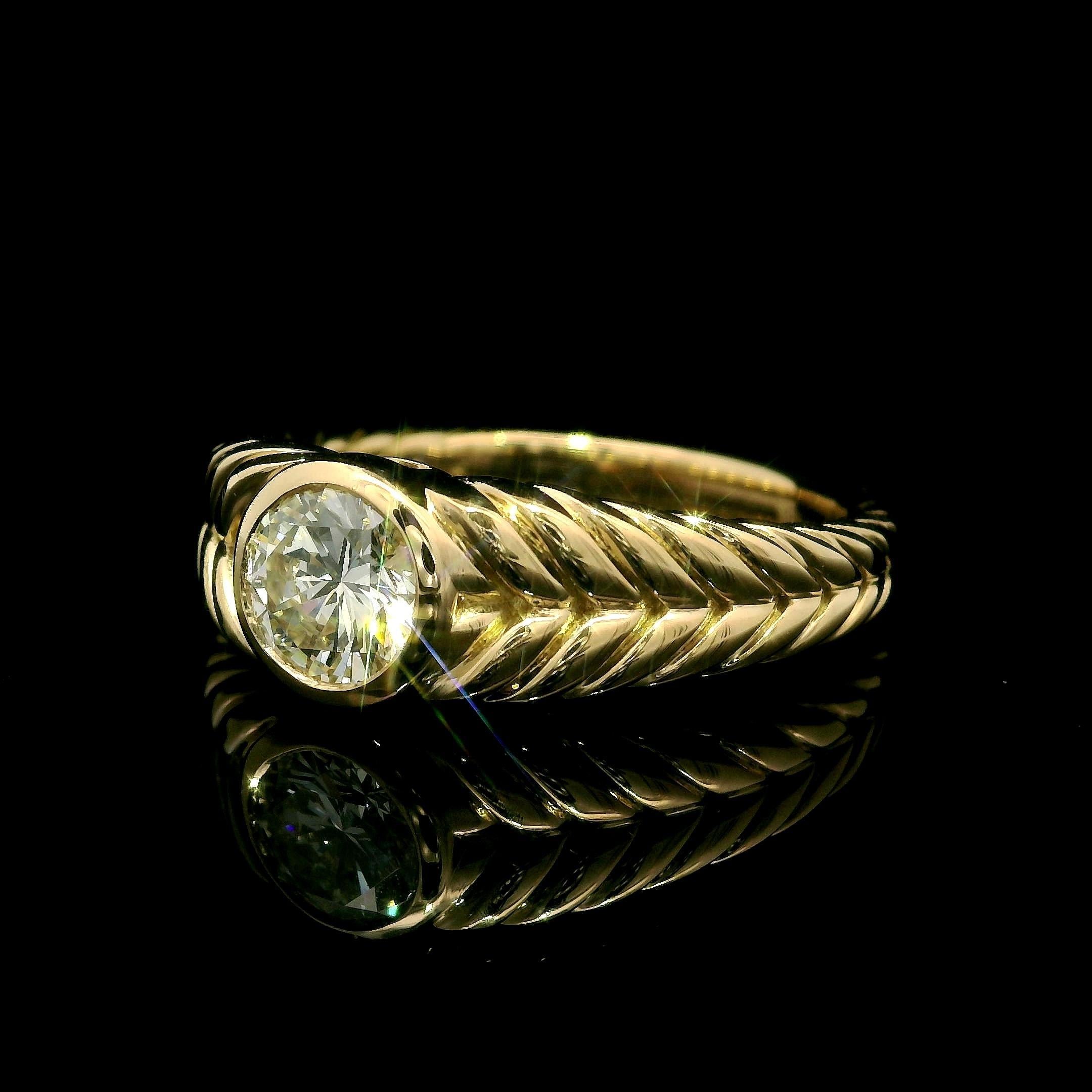 Or jaune 18k GIA .75ct Round Bezel Set Diamond Solitaire Cable Braided Ring en vente 7