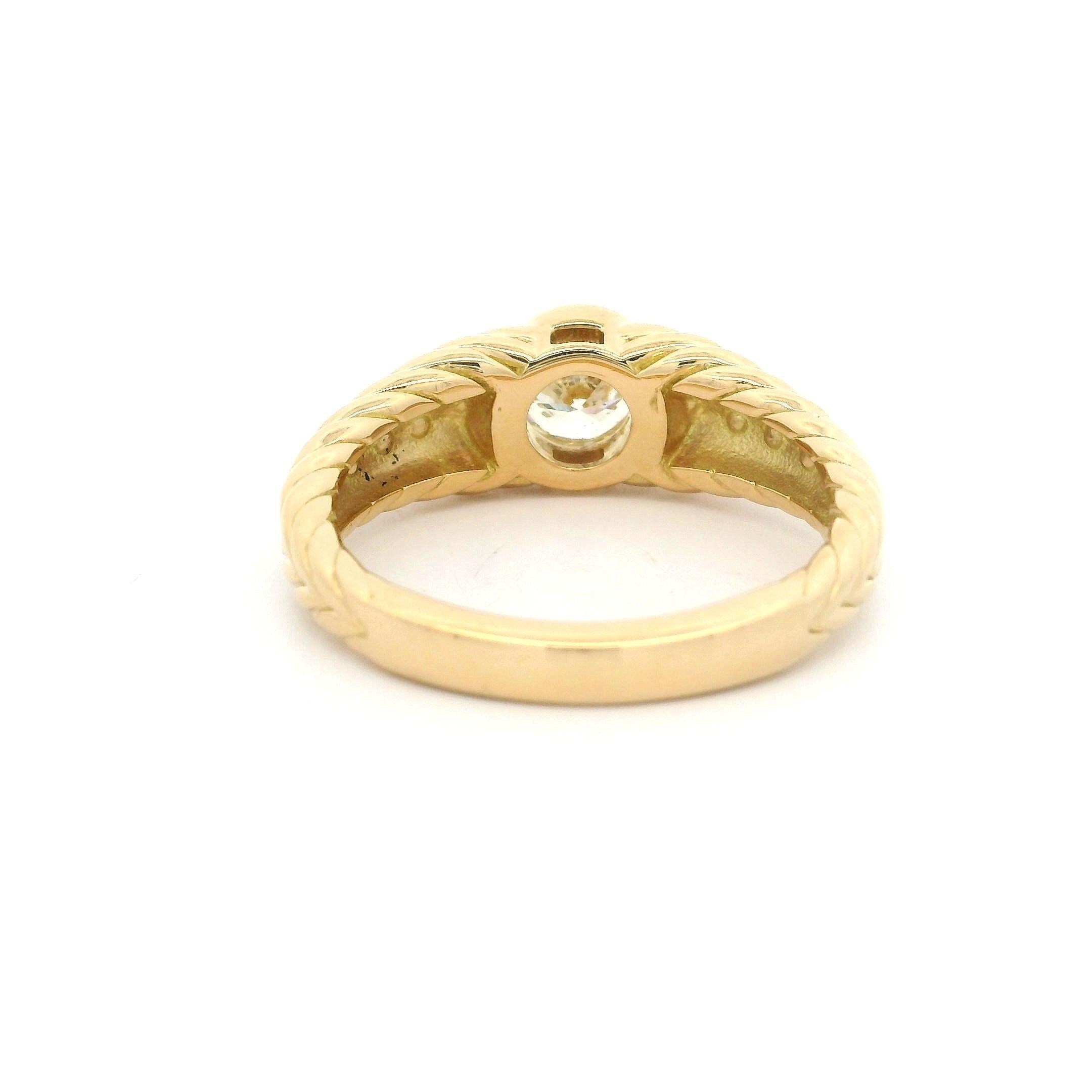Or jaune 18k GIA .75ct Round Bezel Set Diamond Solitaire Cable Braided Ring Neuf - En vente à Montclair, NJ