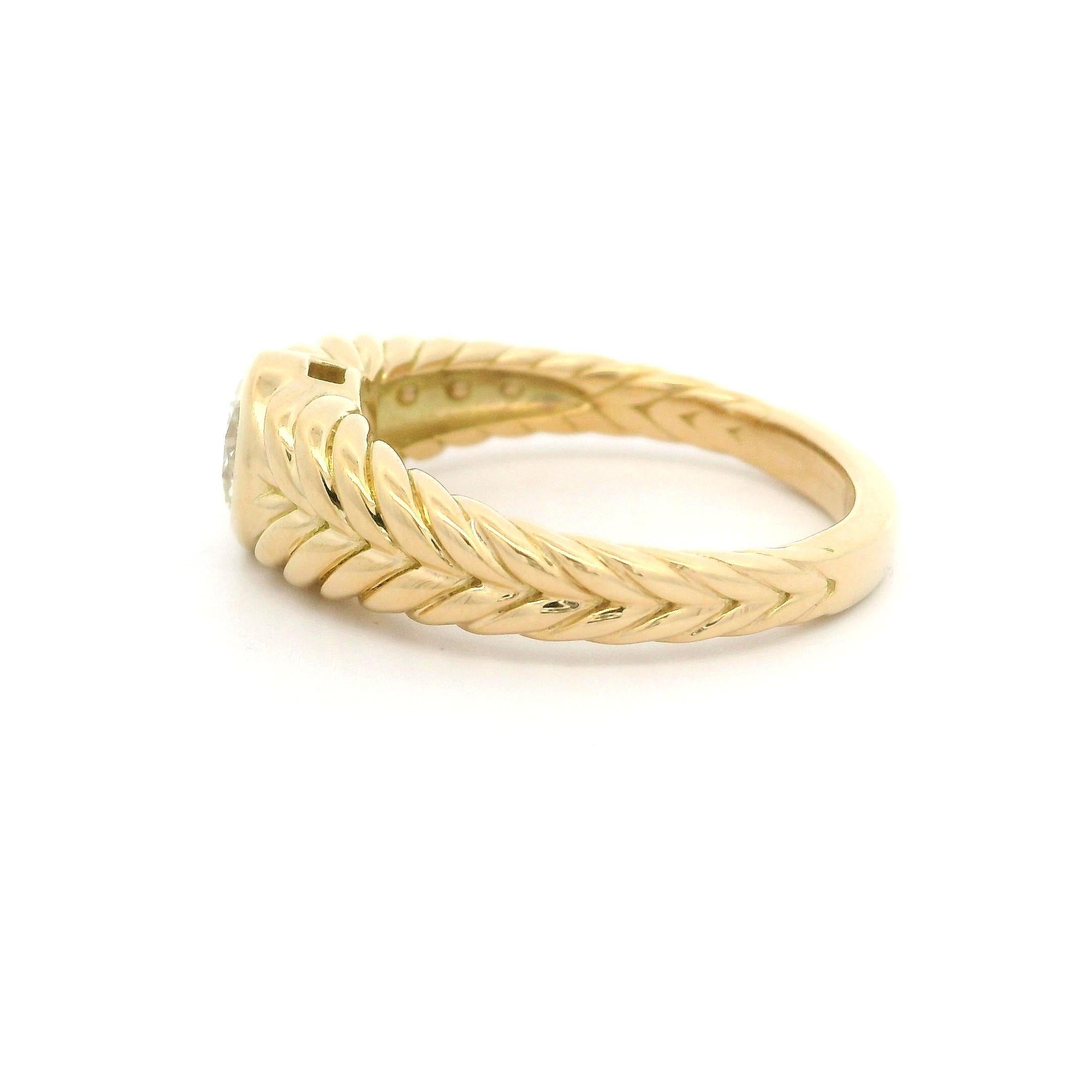 Or jaune 18k GIA .75ct Round Bezel Set Diamond Solitaire Cable Braided Ring Unisexe en vente