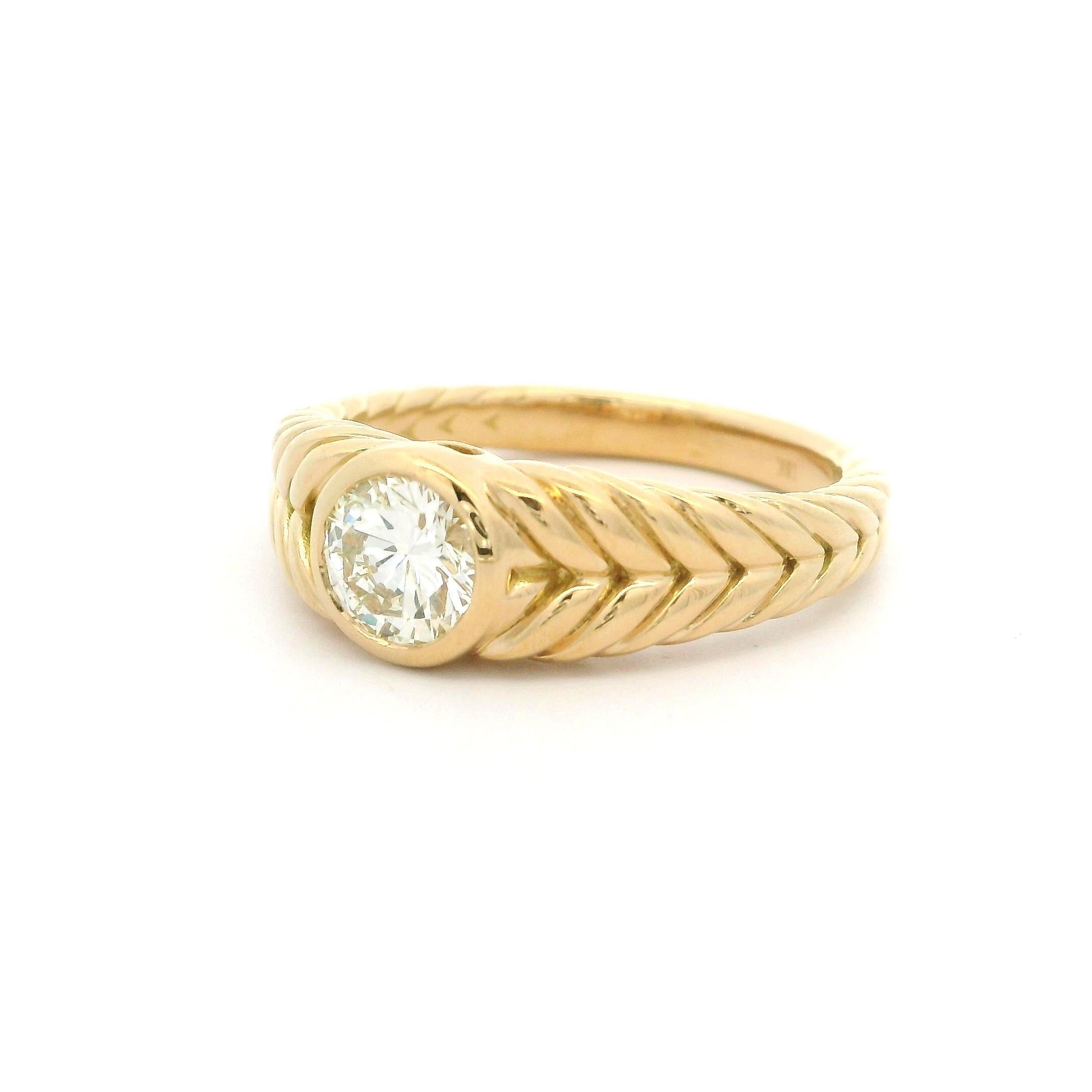 Or jaune 18k GIA .75ct Round Bezel Set Diamond Solitaire Cable Braided Ring en vente 1