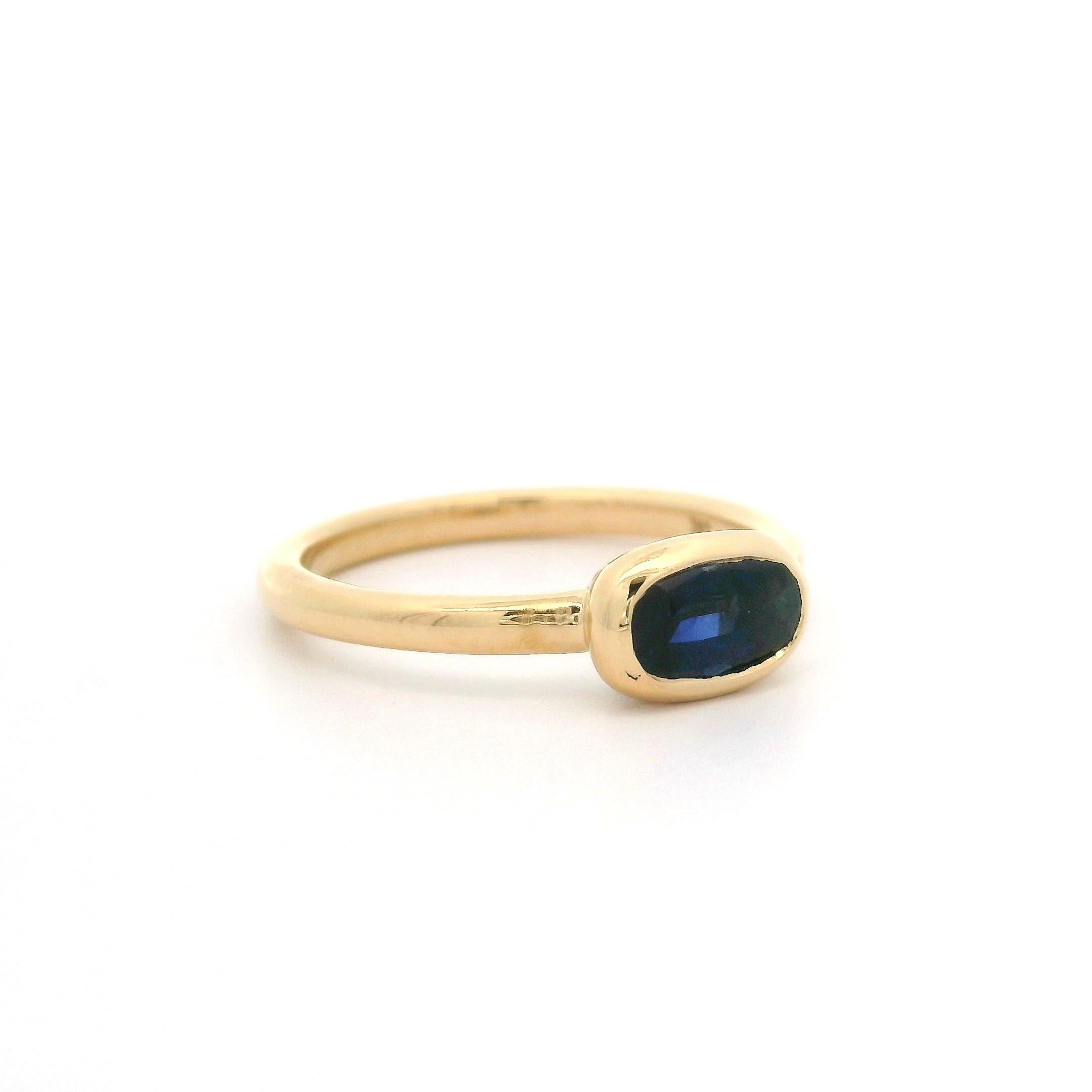 18k Yellow Gold GIA .90ct Cushion Sapphire Bezel Solitaire East West Ring For Sale 1