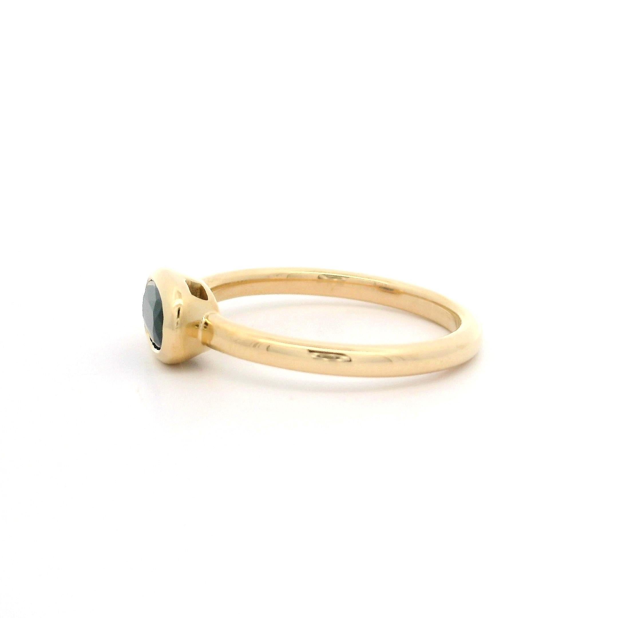 18k Yellow Gold GIA .90ct Cushion Sapphire Bezel Solitaire East West Ring For Sale 3