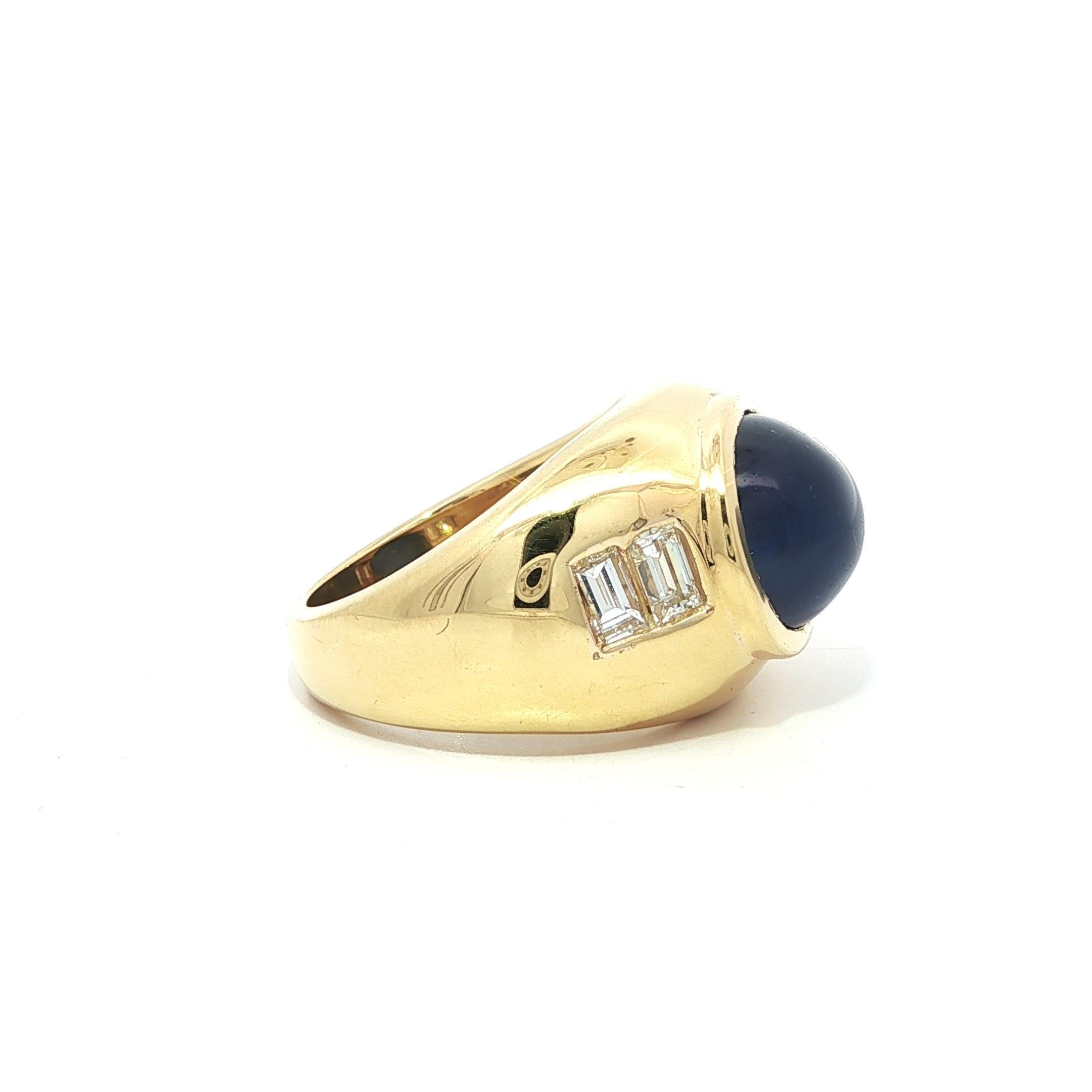 Anello in oro giallo 18k GIA con zaffiro ovale cabochon da 9,8 carati e diamanti baguette ai lati in vendita 5