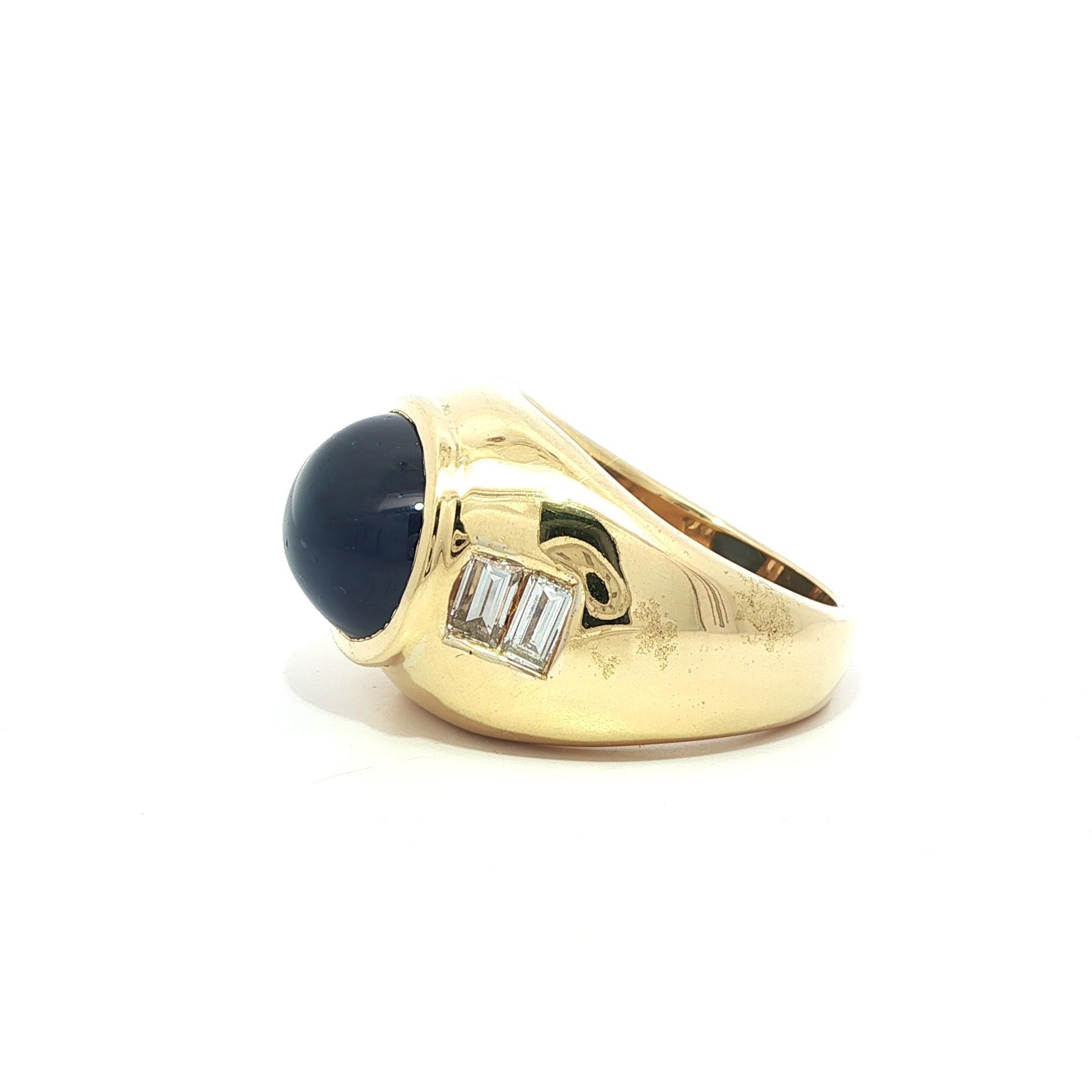 Anello in oro giallo 18k GIA con zaffiro ovale cabochon da 9,8 carati e diamanti baguette ai lati in vendita 9