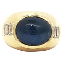 18k Gelbgold GIA 9,8ctw Oval Cabochon Saphir w / Baguette Diamant-Seiten Ring