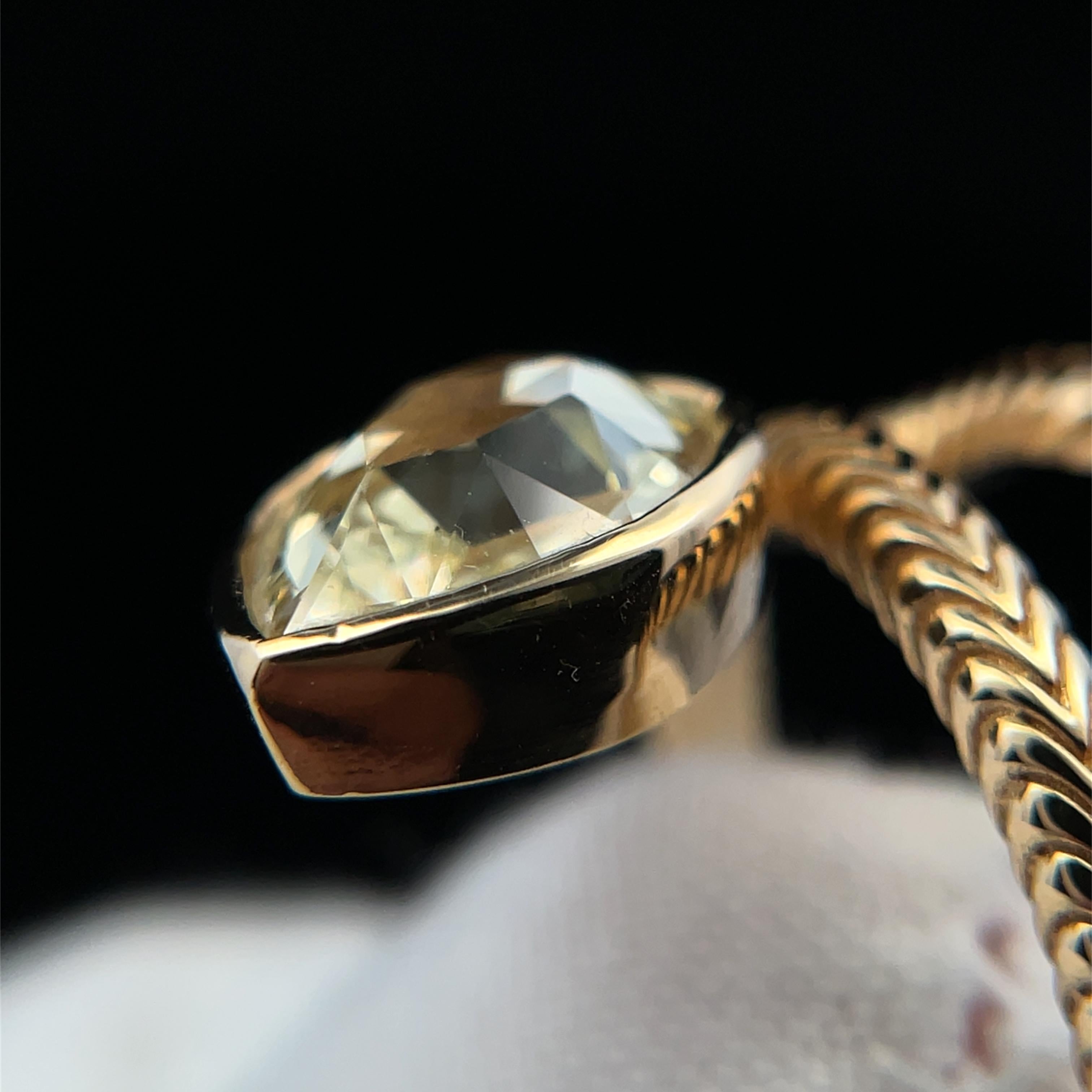 18k Yellow Gold GIA Certified 2.20ct Natural Diamond Serpent Ring For Sale 3