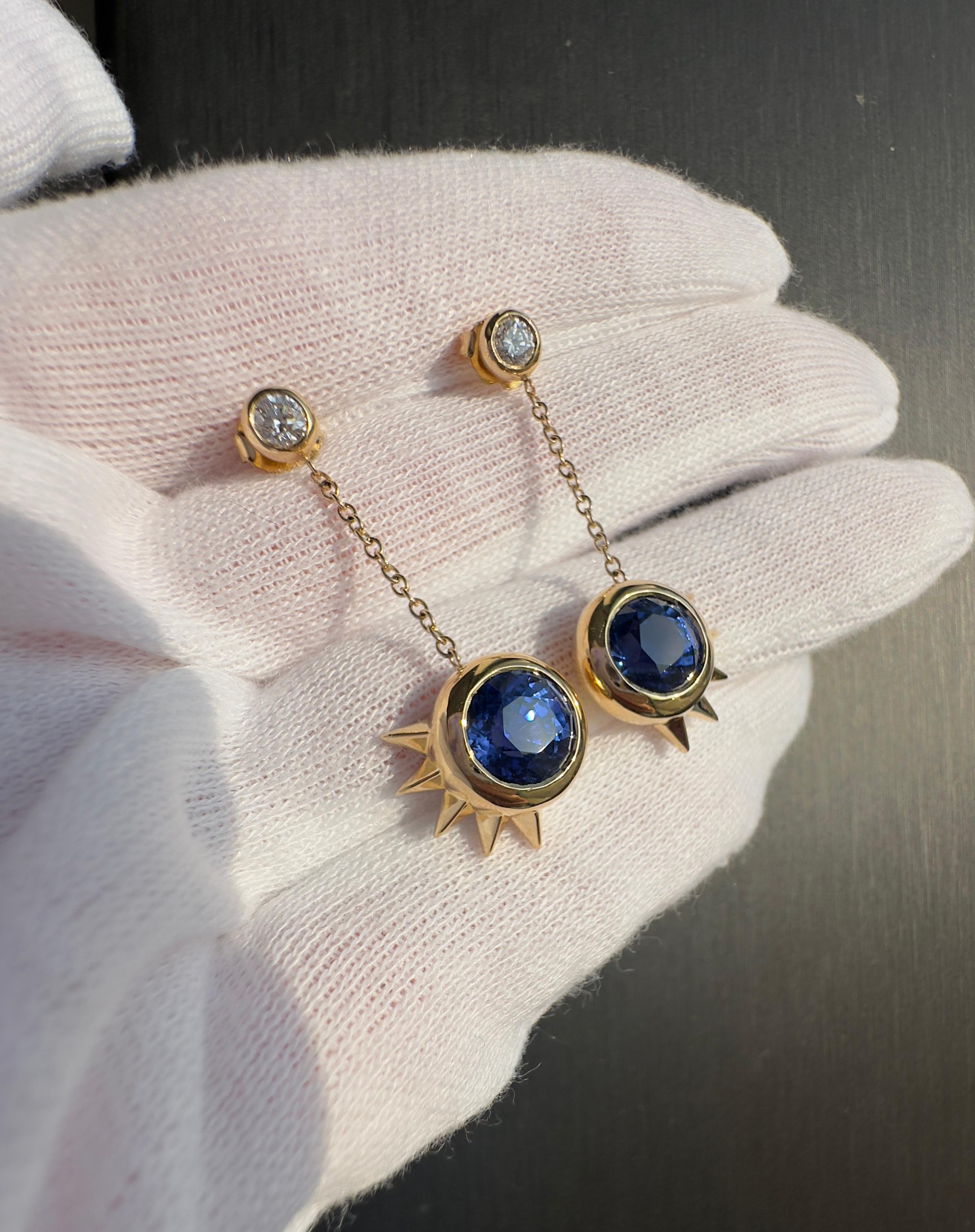 Orecchini pendenti in oro giallo 18 carati con zaffiro e diamante dello Sri Lanka certificati GIA In condizioni Nuovo in vendita a Houston, TX