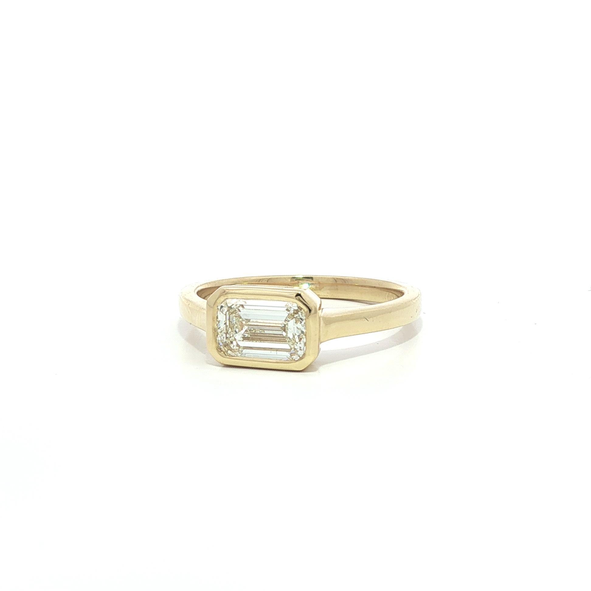 Bague solitaire à chaton en or jaune 18k GIA émeraude allongée 1.07ct diamant en vente 5