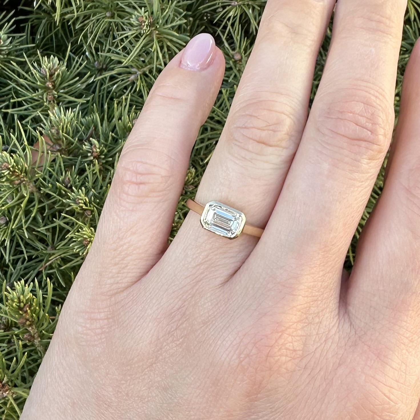 Bague solitaire à chaton en or jaune 18k GIA émeraude allongée 1.07ct diamant en vente 13