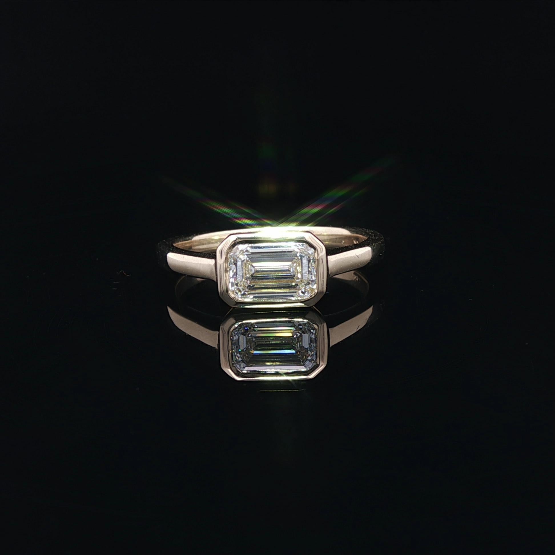 --Pierre(s) :...
(1) Diamant naturel véritable - taille émeraude - serti - couleur L - pureté VVS2 - magnifique rapport allongé de 1,50 - 1,07ct (exact - certifié)
** Voir les détails de la certification ci-dessous pour des informations