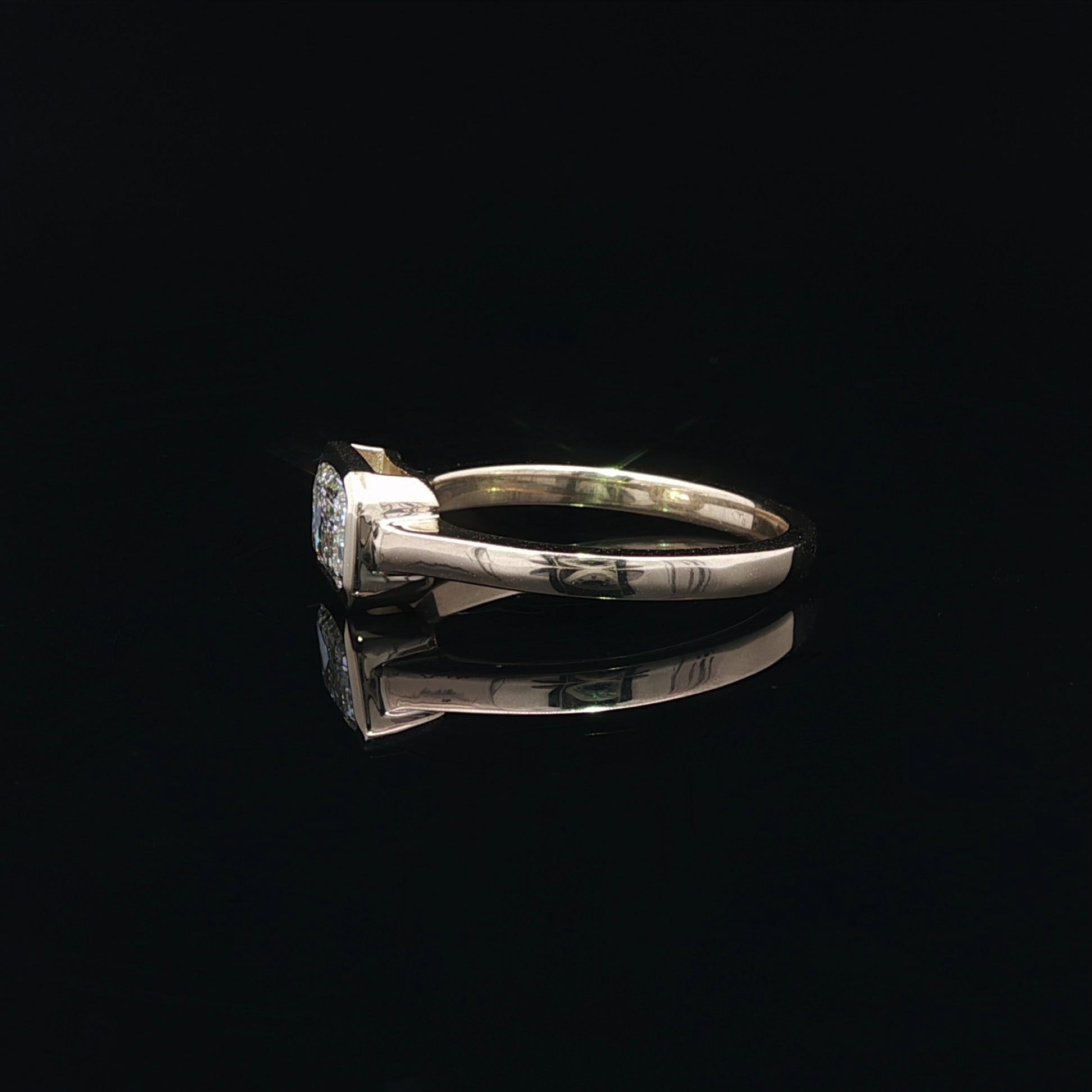 Bague solitaire à chaton en or jaune 18k GIA émeraude allongée 1.07ct diamant Pour femmes en vente