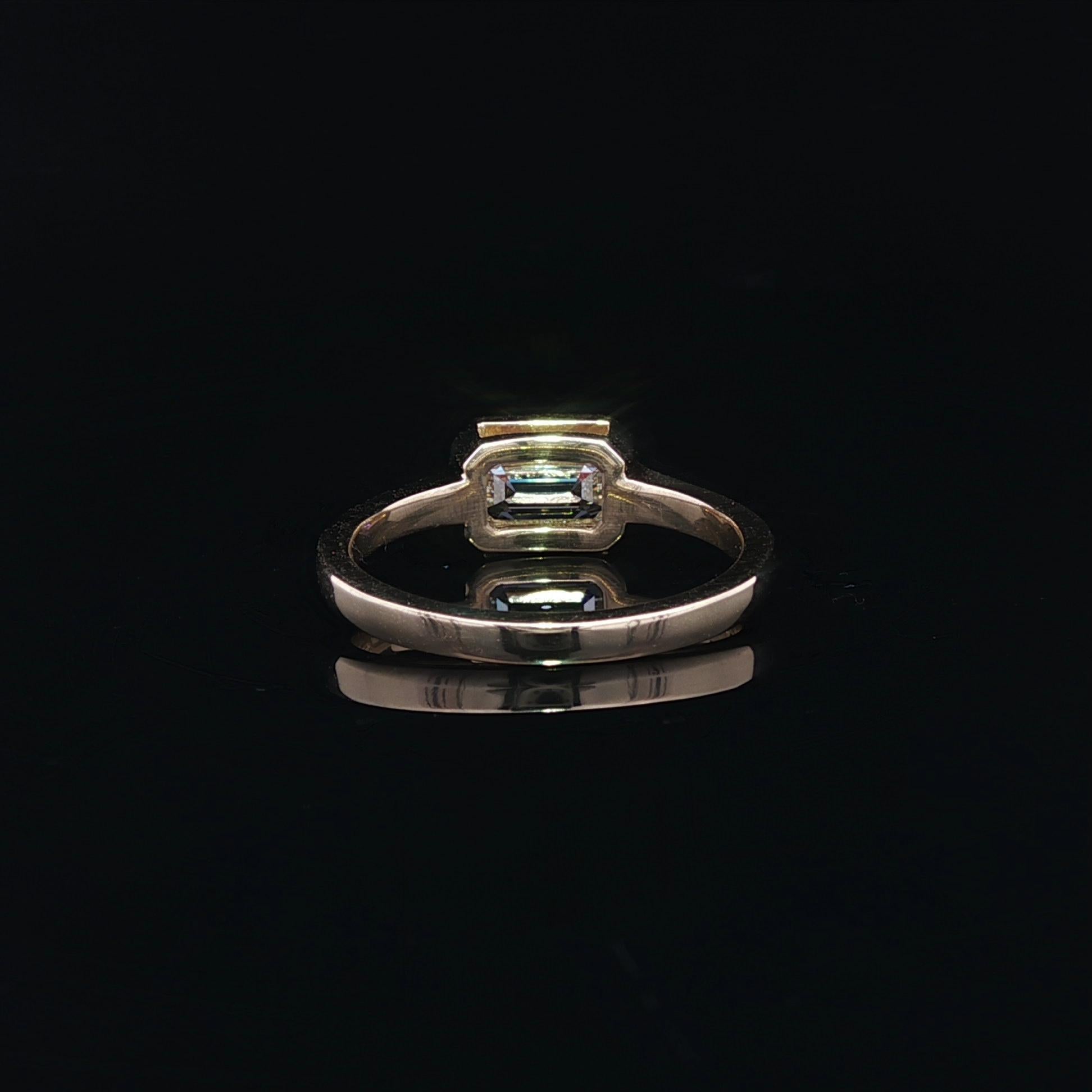 Bague solitaire à chaton en or jaune 18k GIA émeraude allongée 1.07ct diamant en vente 1