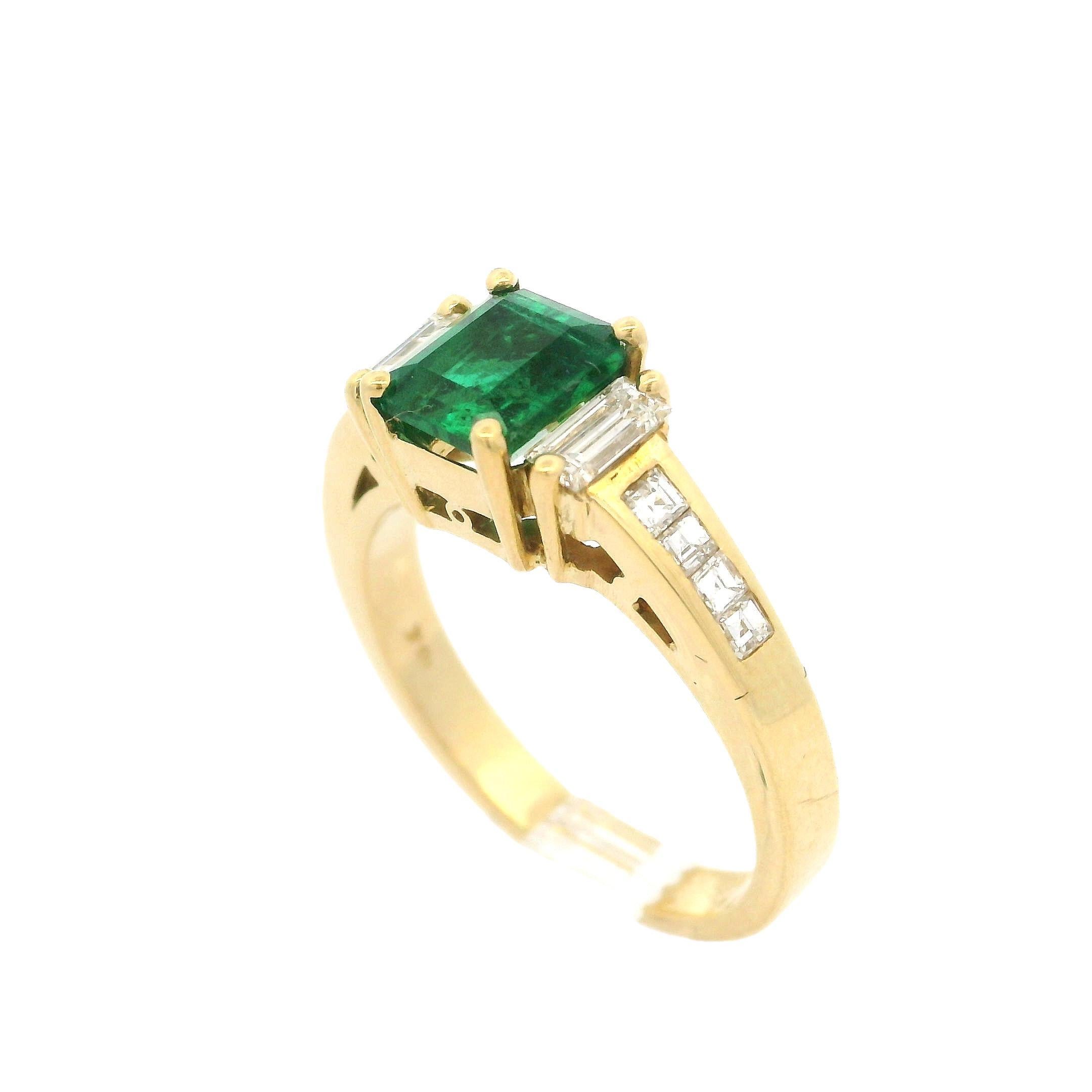 18k Yellow Gold GIA Graded 1.30ctw High Quality Emerald & Diamond Elegant Ring In Excellent Condition In Montclair, NJ