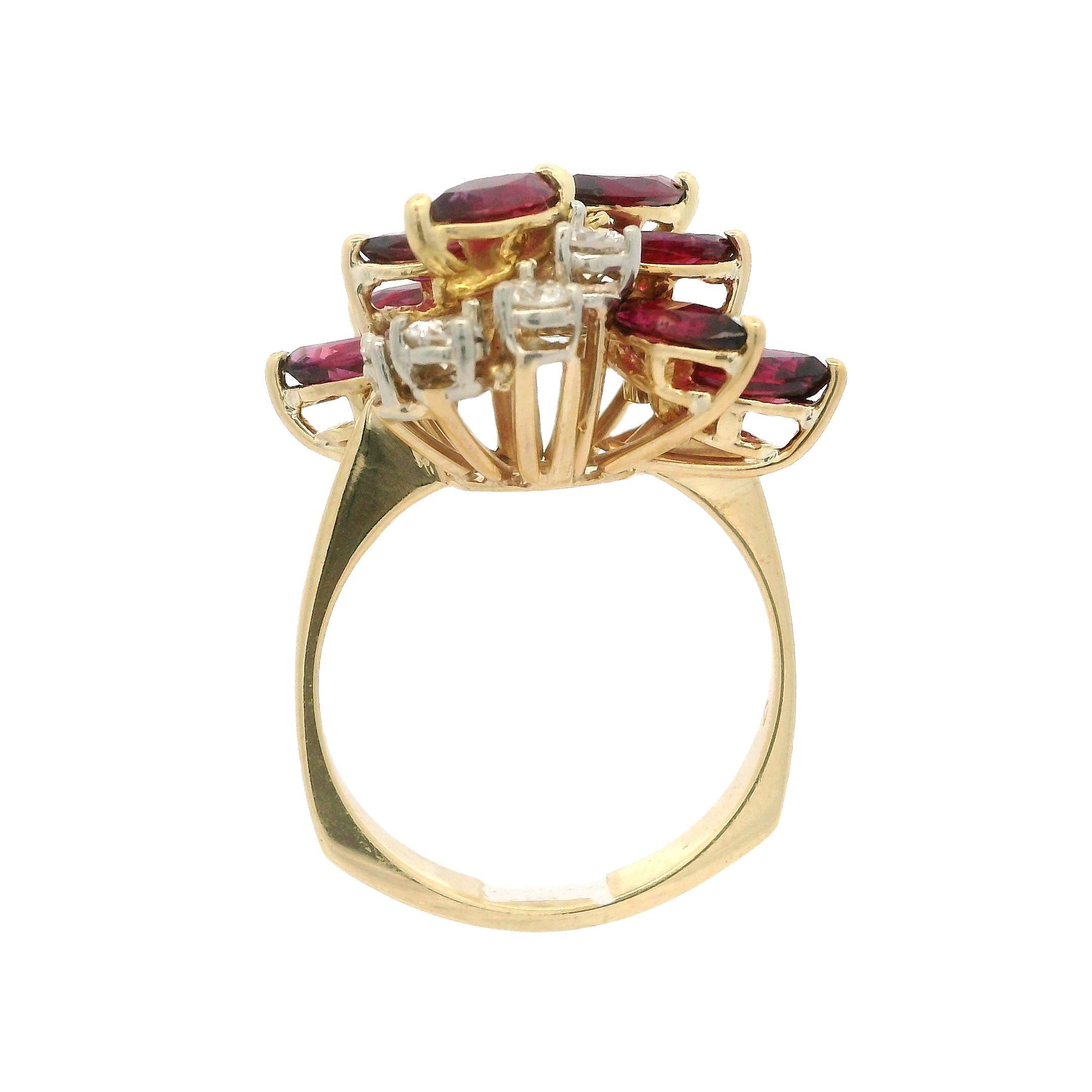 Taille Marquise Bague en or jaune 18k GIA de haute qualité 2.86ctw No Heat Ruby & Diamond Spray Ring en vente