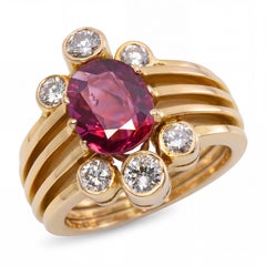 Ring aus 18-karätigem Gelbgold mit einem 2,16-Karat-Rubin (GIA, ohne Wärmebehandlung) und Diamanten