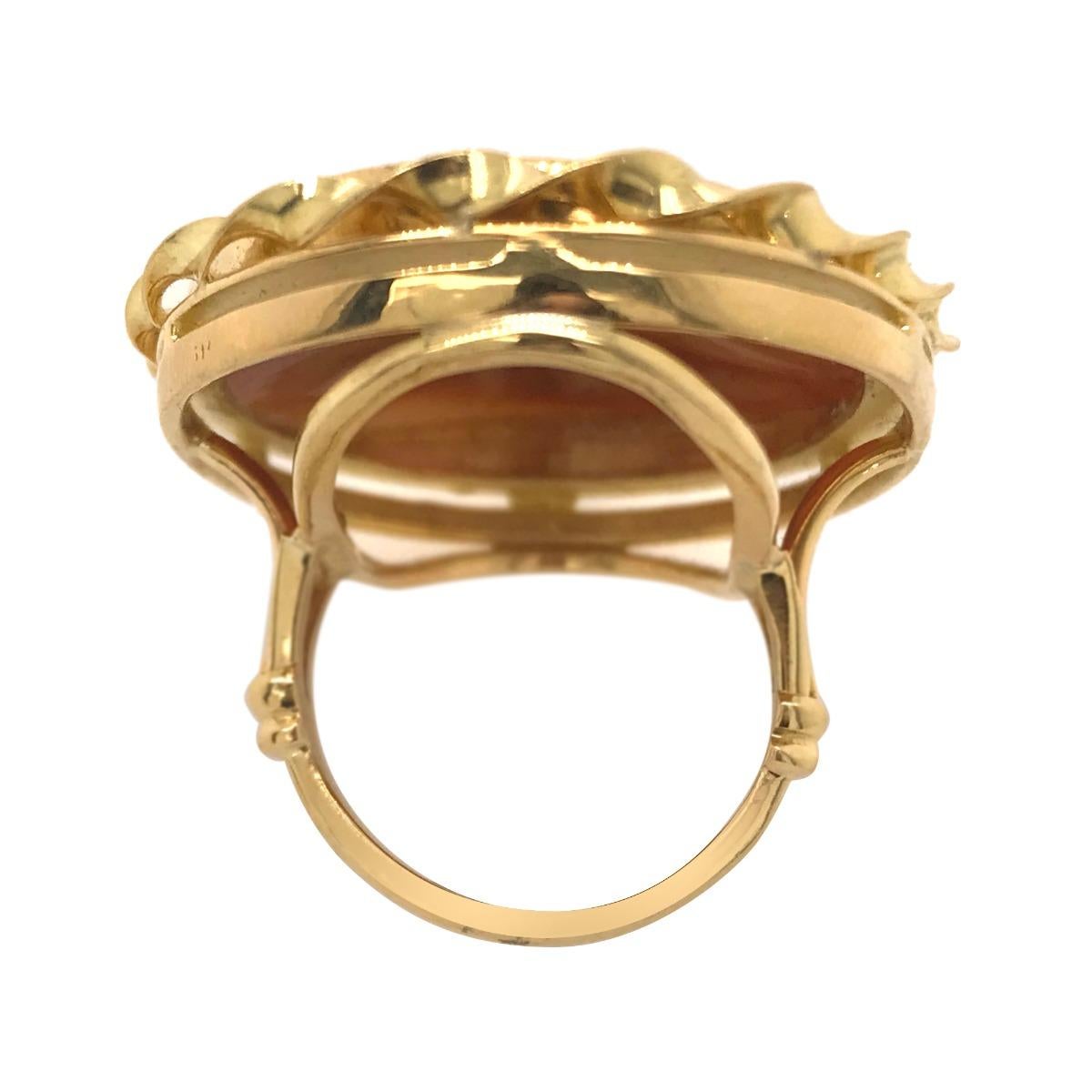 18 Karat Yellow Gold Giant Cameo Estate Ring In Good Condition For Sale In New York, NY