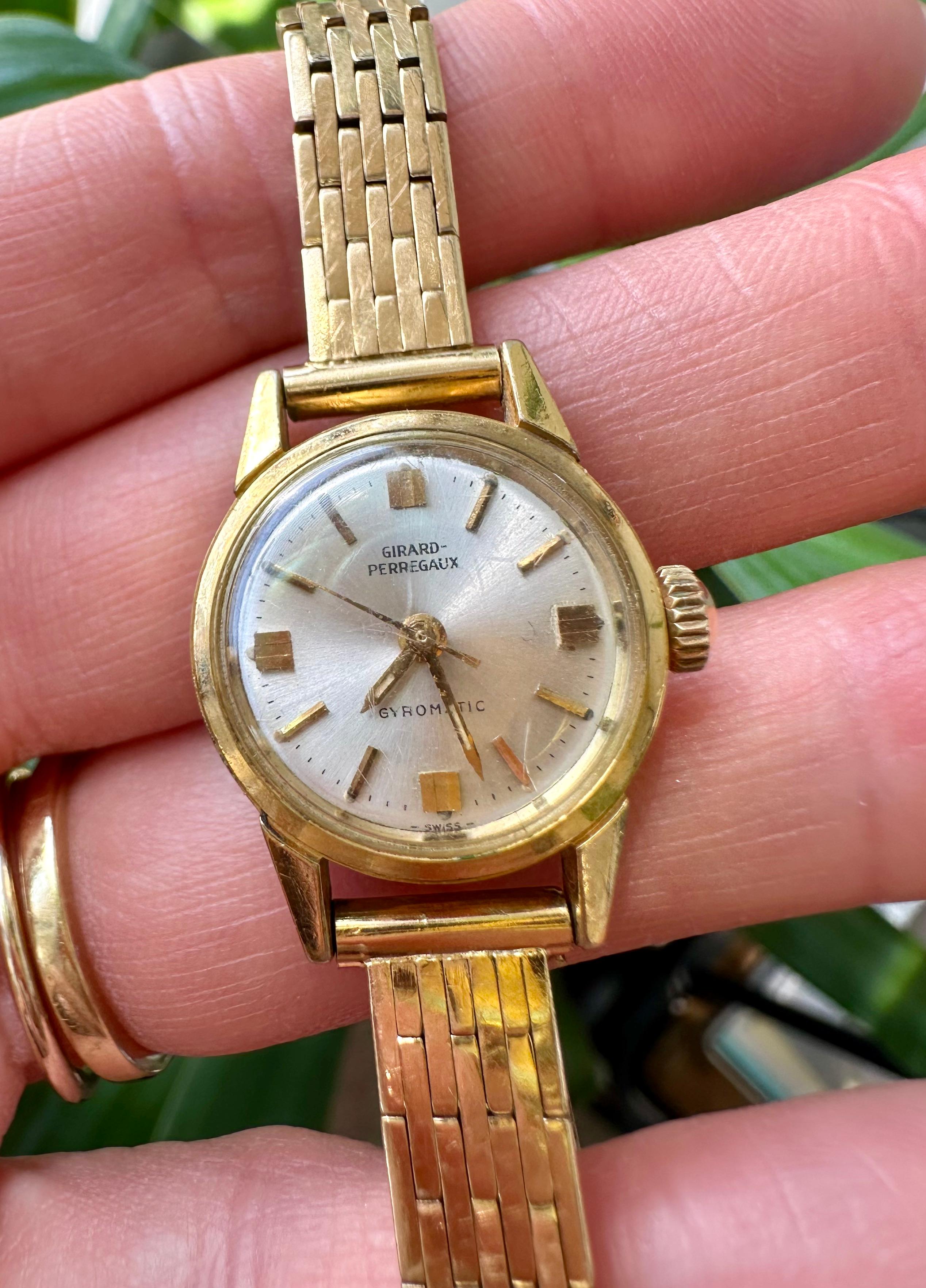 Schöne Vintage-Uhr von Girard Perregaux aus luxuriösem 18 Karat Gelbgold mit einem Gewicht von 37,9 Gramm. Dieser klassische Zeitmesser verfügt über ein 19-mm-Gehäuse mit einer Dicke von 9,5 mm und einer Bandbreite von 7,6 mm und passt damit an