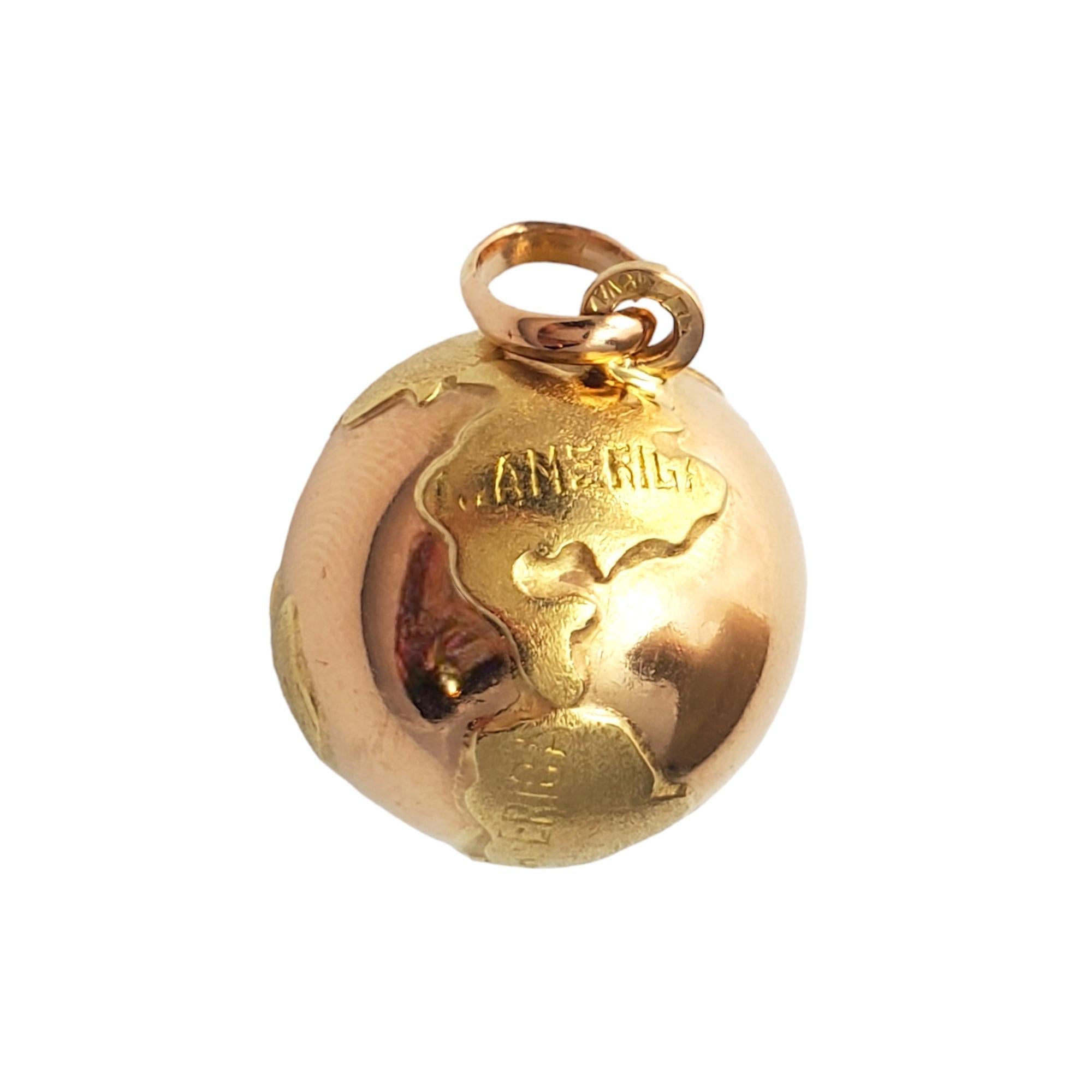 14K Yellow Gold Globe Charm - 

Appreciate the world with our gorgeous globe charm that is perfect for the adventurous spirit in you. 

Size: 22.2mm x 18.1mm X 18.1mm

Weight: 4.4dwt/ 6.9 g

Hallmark: 18 VA

Very good condition, professionally