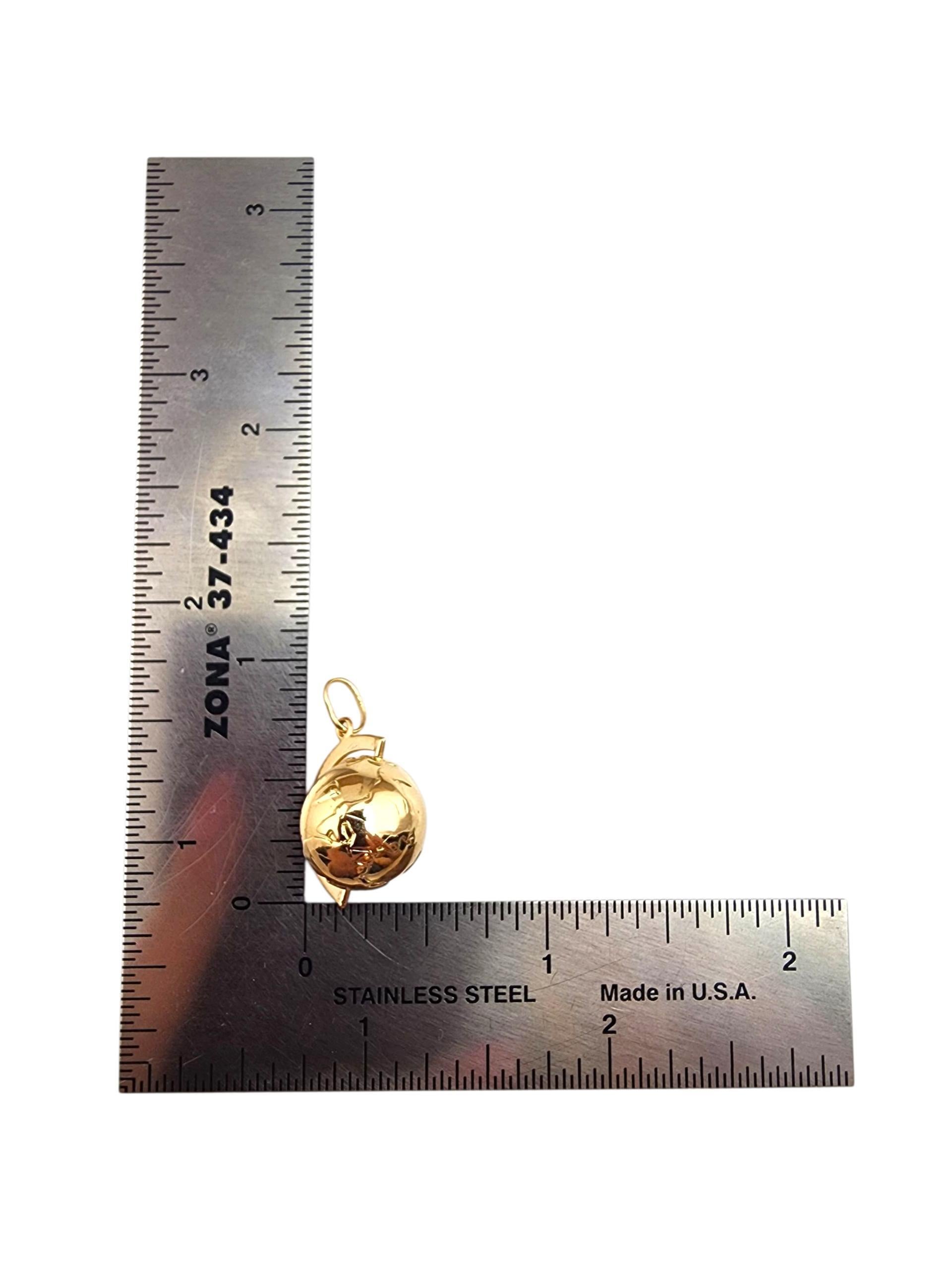 Charm a forma di globo in oro giallo 18K #22354 in vendita 2