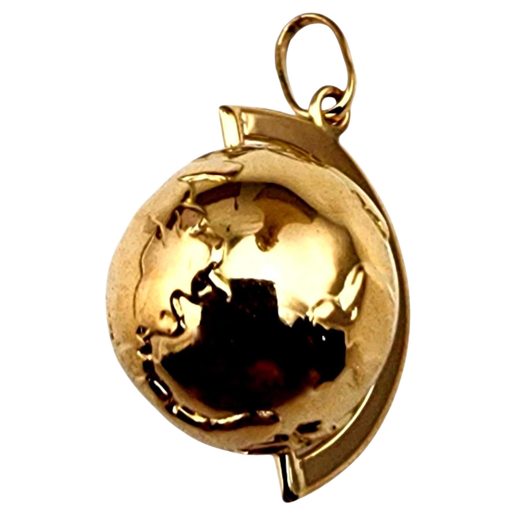 Charm a forma di globo in oro giallo 18K #22354 in vendita