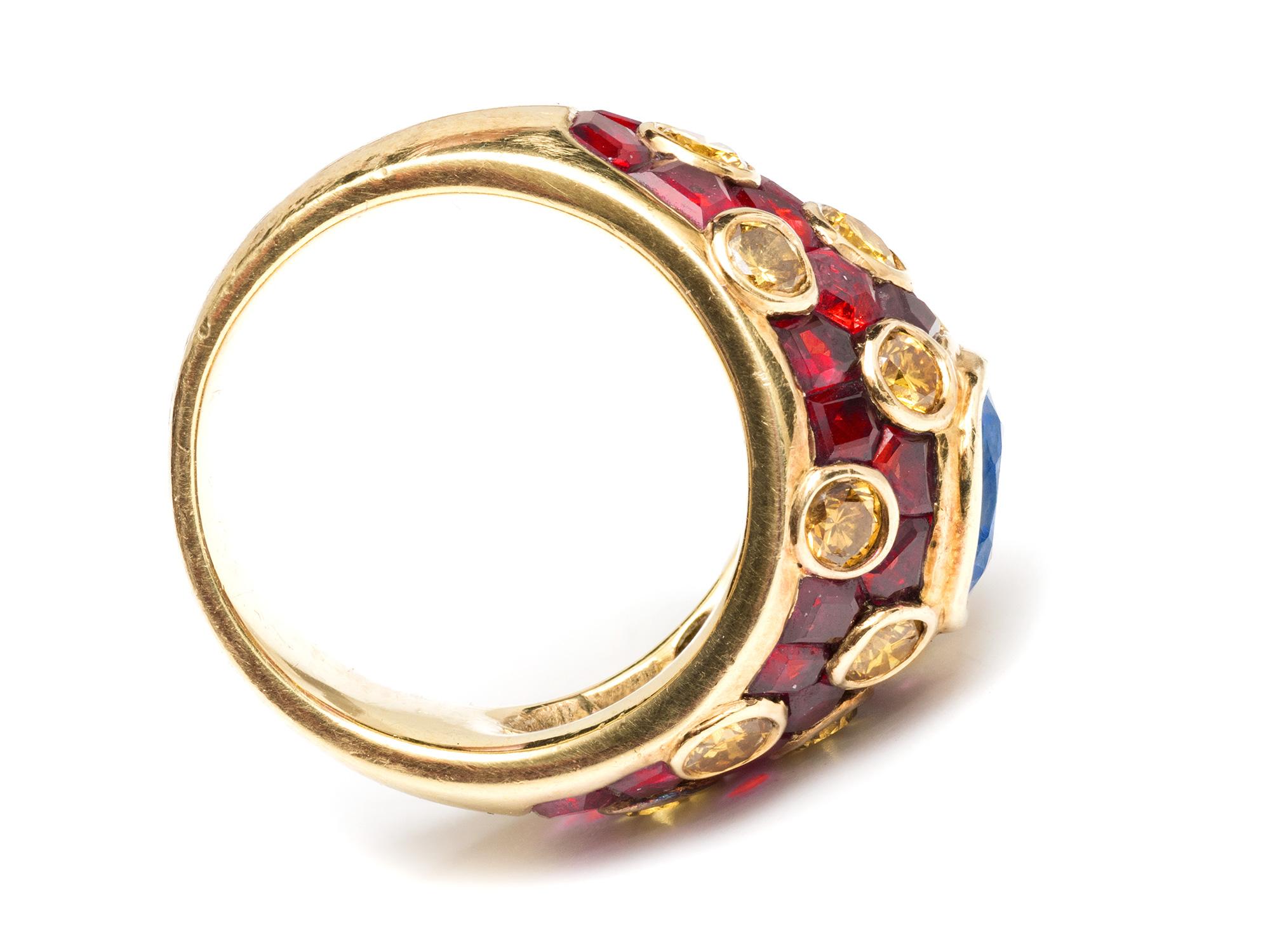 18k Yellow Gold Gold Ring with Sapphire, Ruby and Vivid Yellow Diamonds. In Good Condition For Sale In San Antonio, TX