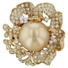 Bague cocktail florale en or jaune 18 carats, perle dorée des mers du Sud et diamants