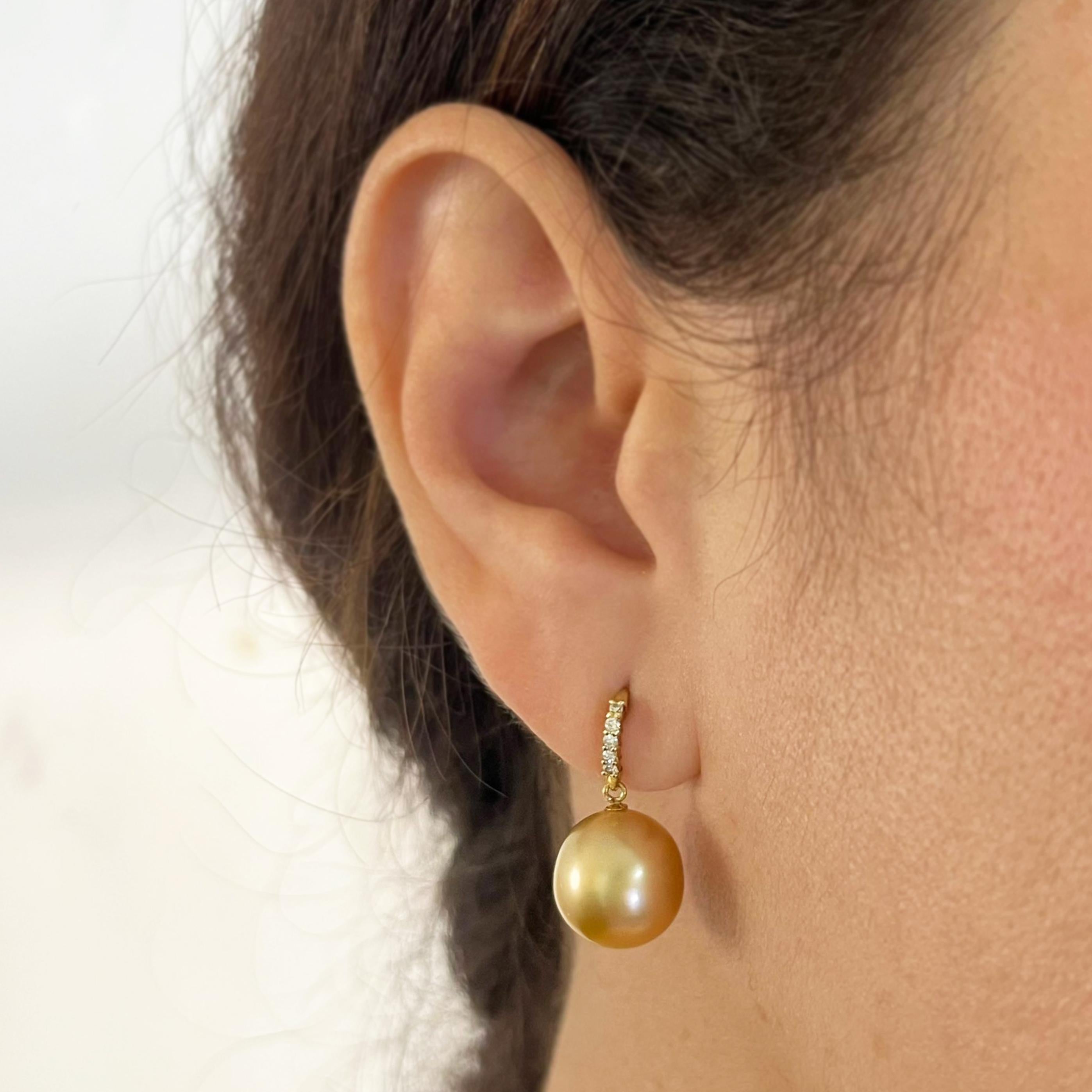 Taille ronde Boucles d'oreilles pendantes en or jaune 18K perles des mers du sud - perles de culture 12mm en vente