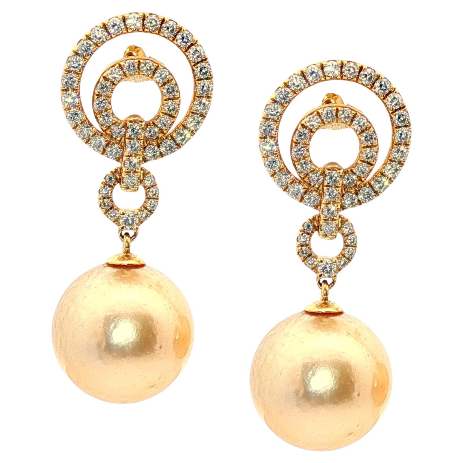 Boucles d'oreilles pendantes en or jaune 18K avec perles des mers du Sud et diamants, perles de 12 mm en vente