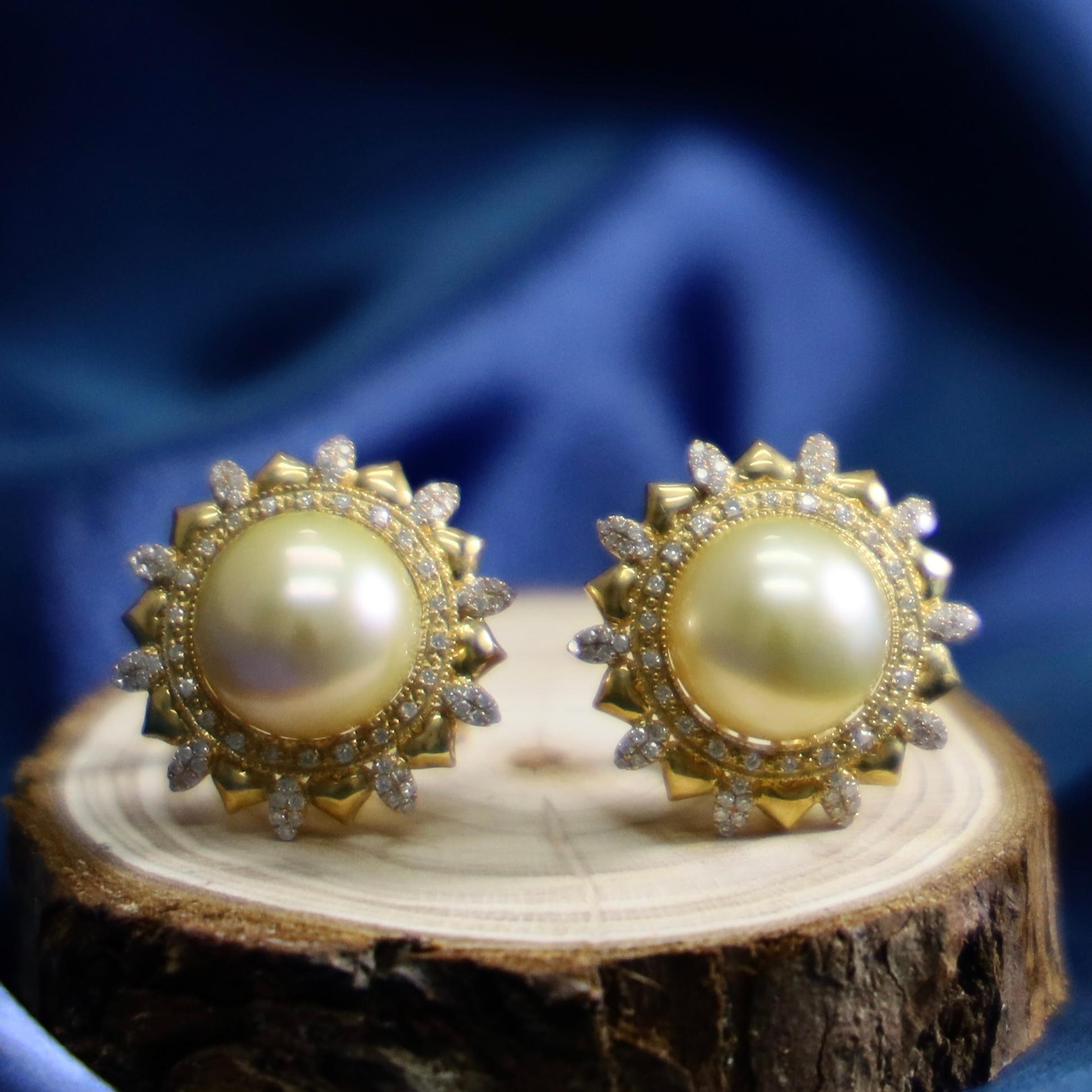 18K Yellow Gold Golden South Sea Pearl & Natural Diamond Earrings

164 Diamonds - 0.491 CT
South Sea Pearl - 12 mm

Highly Customizable.
Soft golden champagne-colored pearls, set with sparkling F color diamonds.
Professional pearl wholesaler and