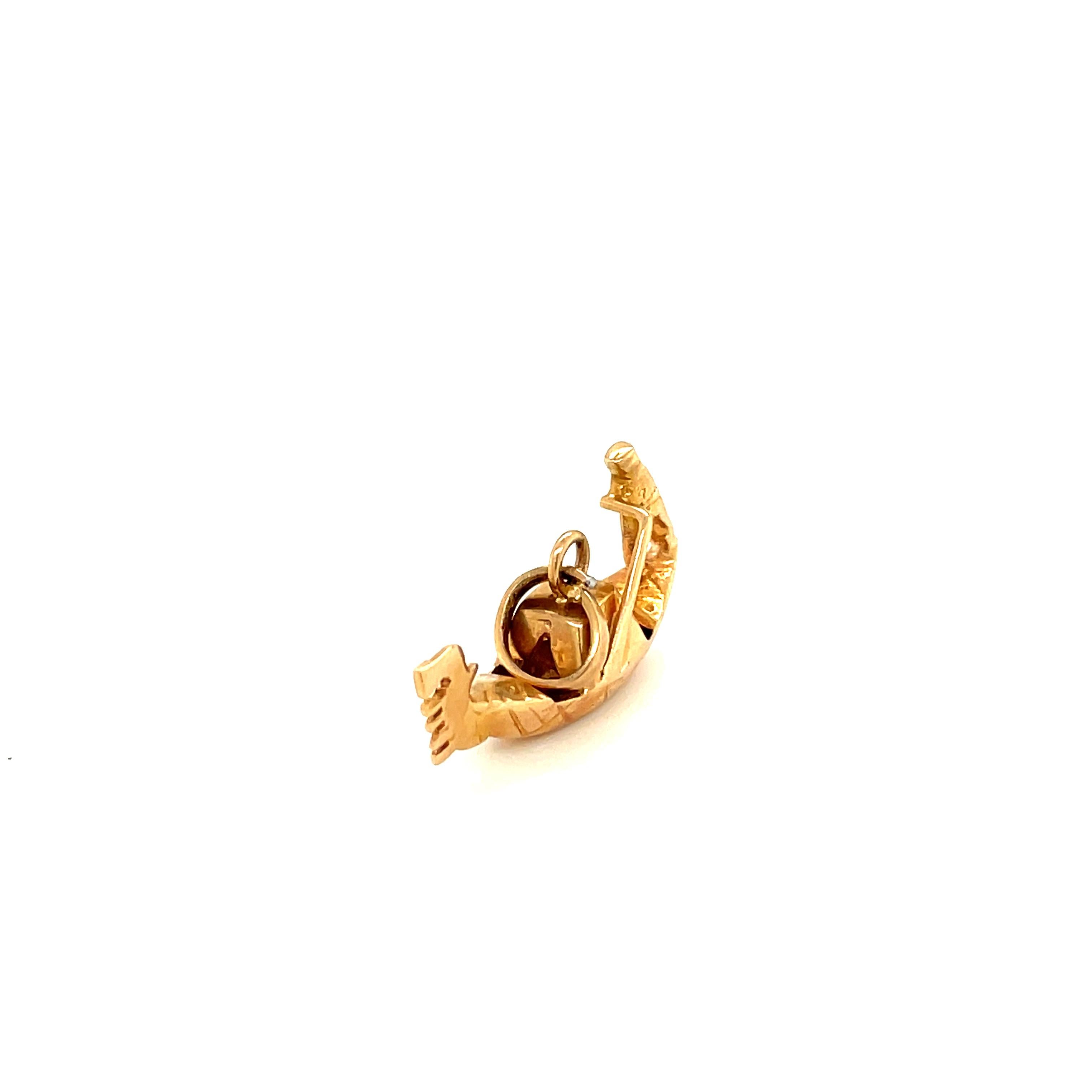 18k Yellow Gold Gondola Charm In Good Condition For Sale In New York, NY