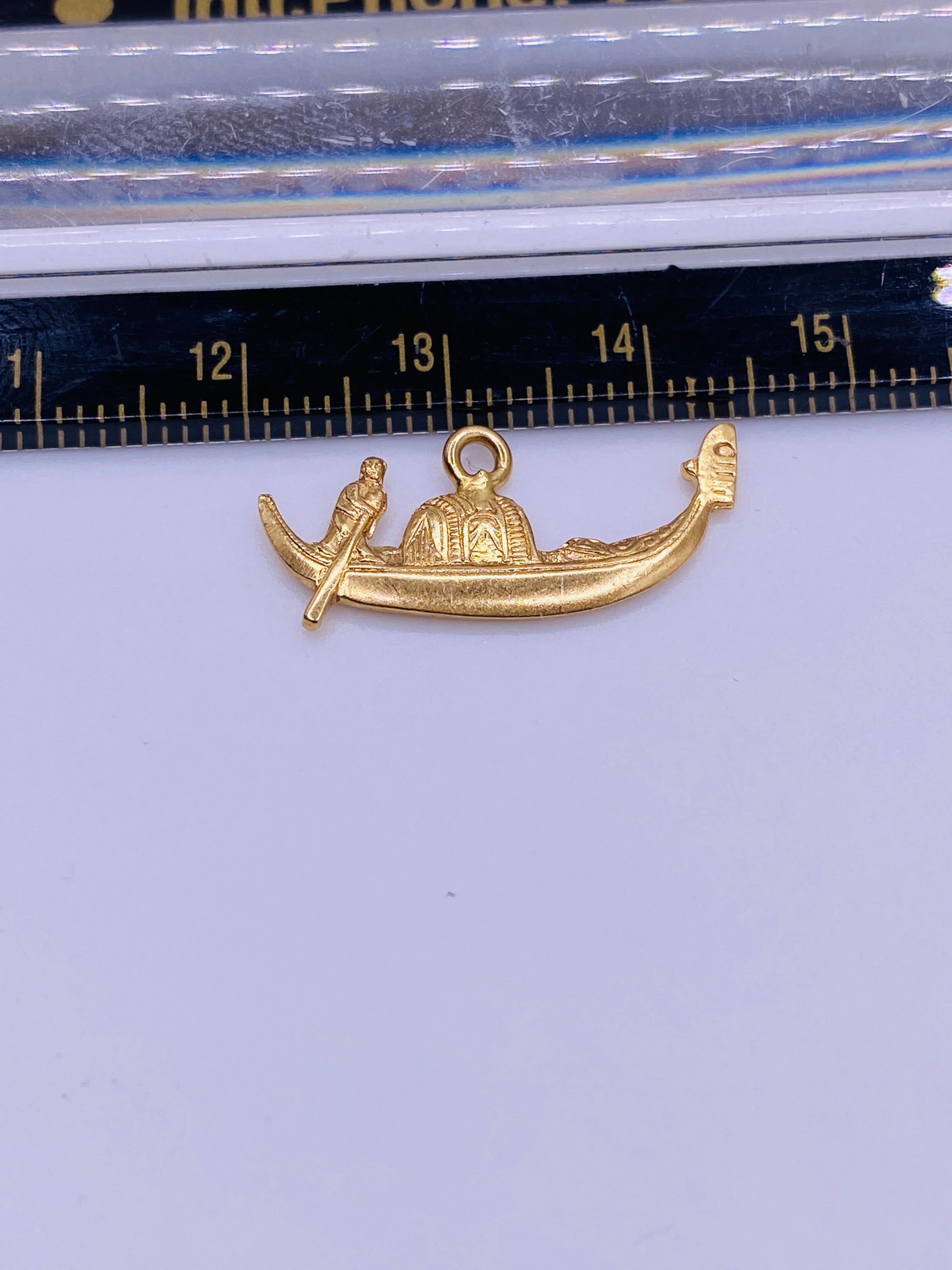 Yellow Gold Gondola Charm In Good Condition For Sale In DALLAS, TX