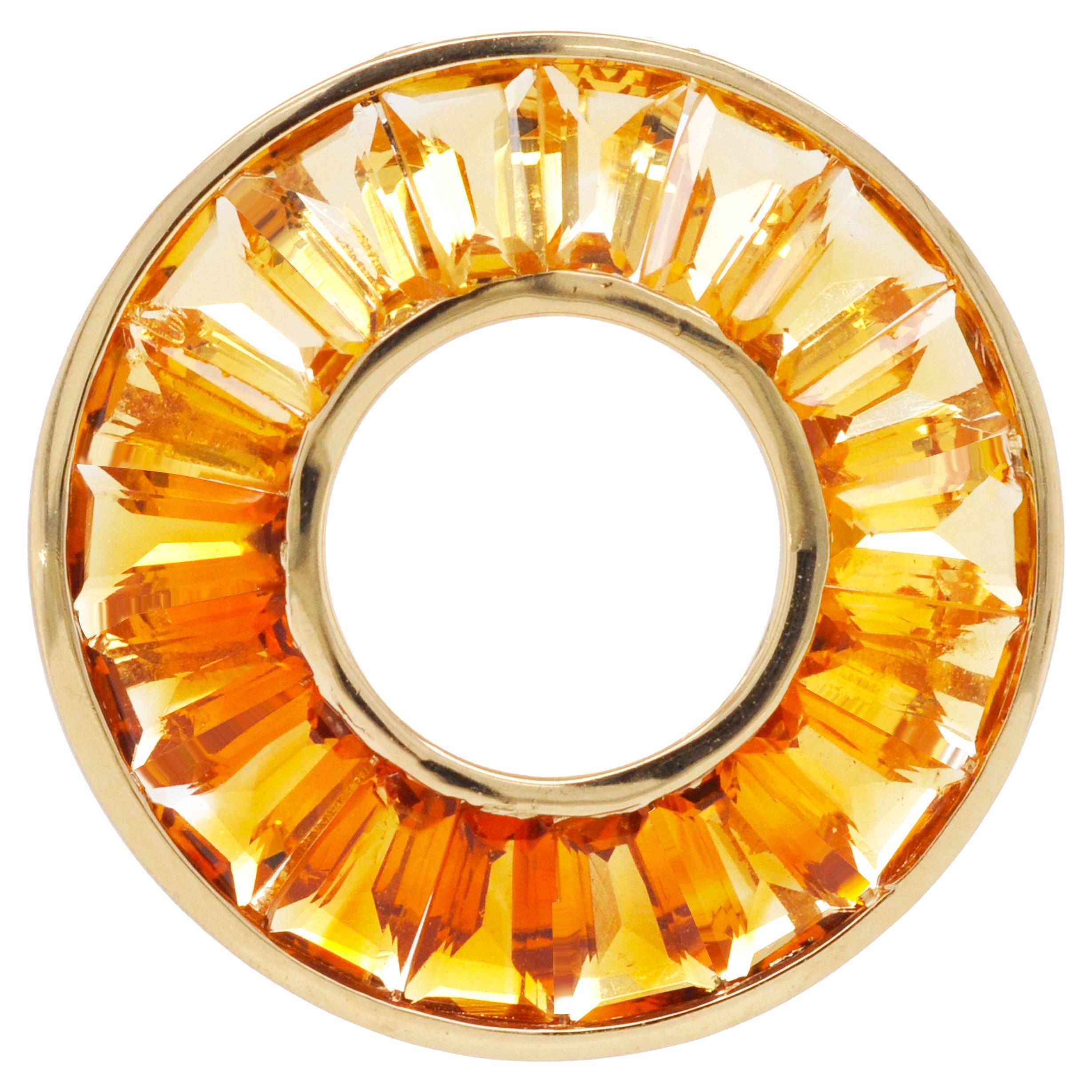 18K Yellow Gold Gradient Tapered Baguette Citrine Circle Pendant Necklace For Sale