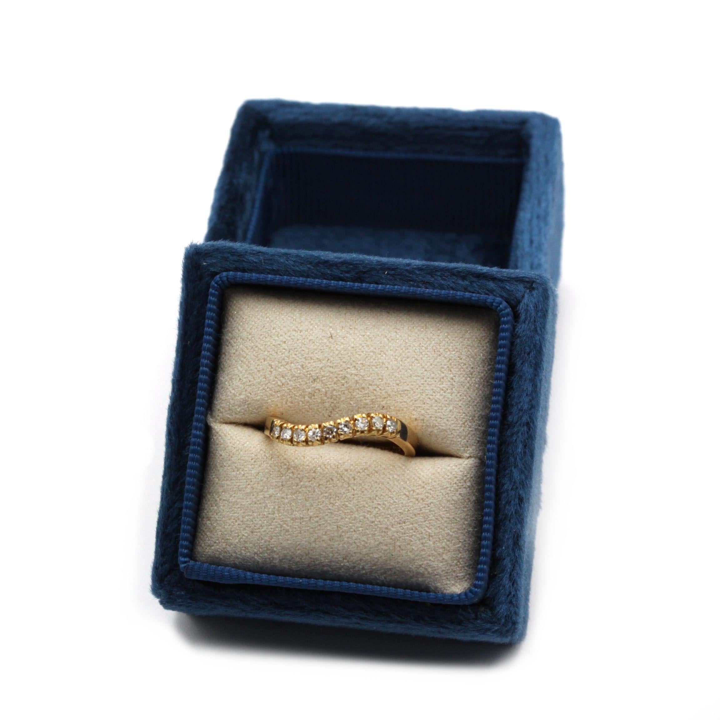 Bague Demi-Alliance en or jaune 18K à diamants gradués Pour femmes en vente
