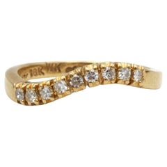 18 Karat Gelbgold abgestufter Diamant Demi-Alliance-Ring mit Diamanten