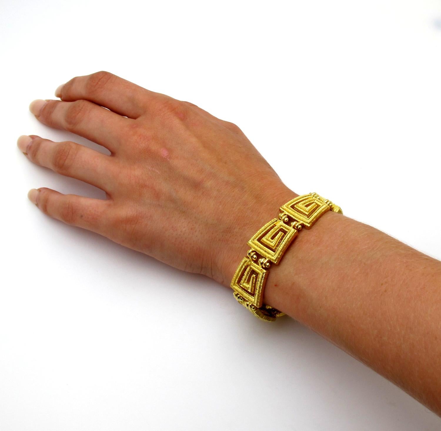 18k Yellow Gold Greek Key Link Bracelet In New Condition For Sale In Los Angeles, CA