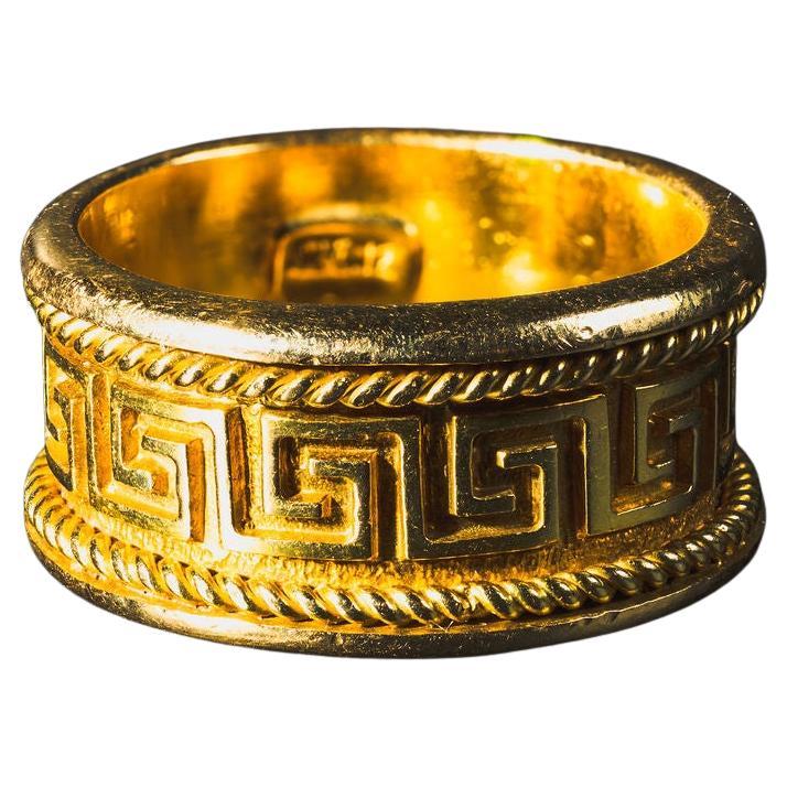 Anello a fascia larga con chiave greca in oro giallo 18k